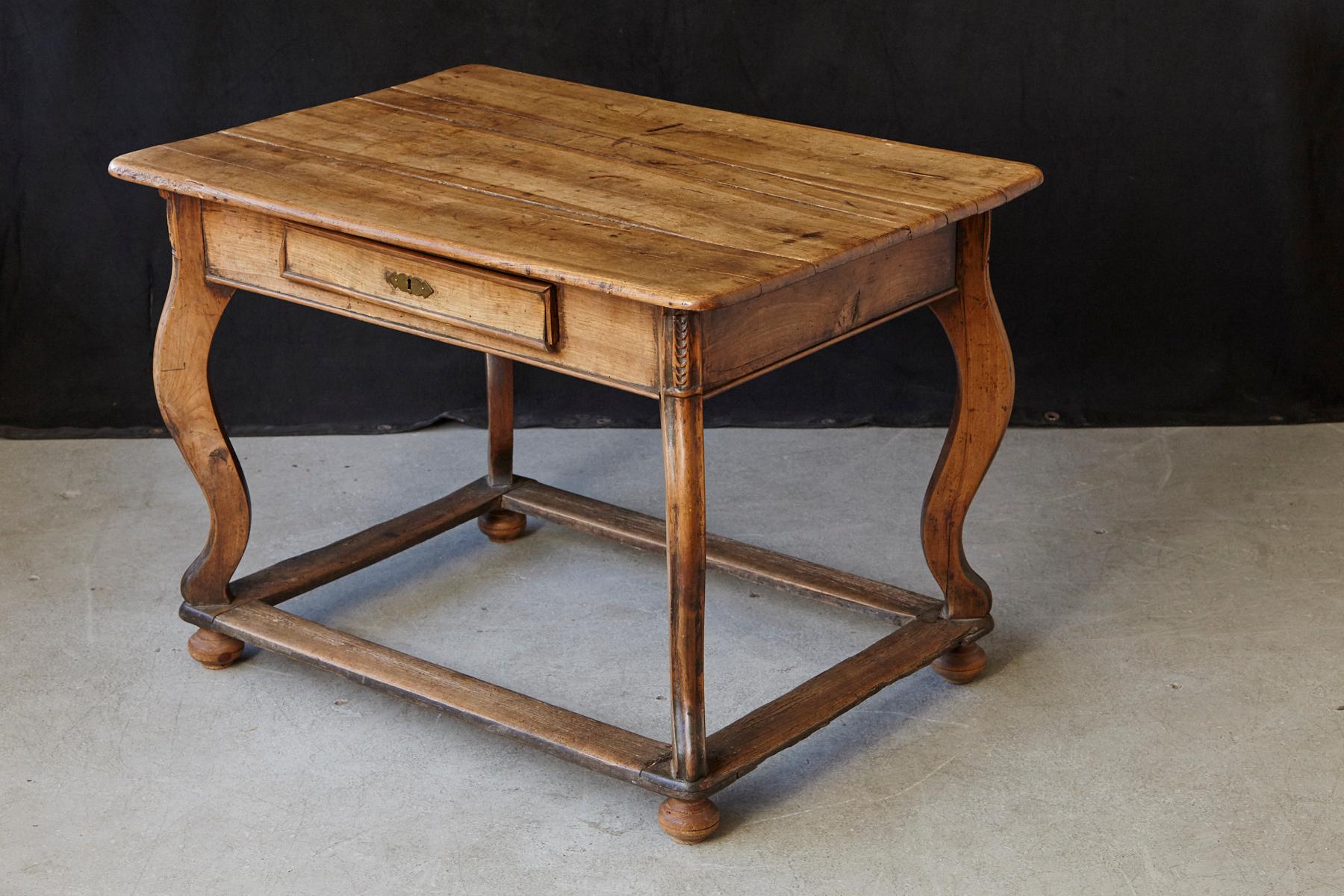 19th Century Austrian Library or Farm House Table with Box Stretcher, circa 1810 In Good Condition In Pau, FR