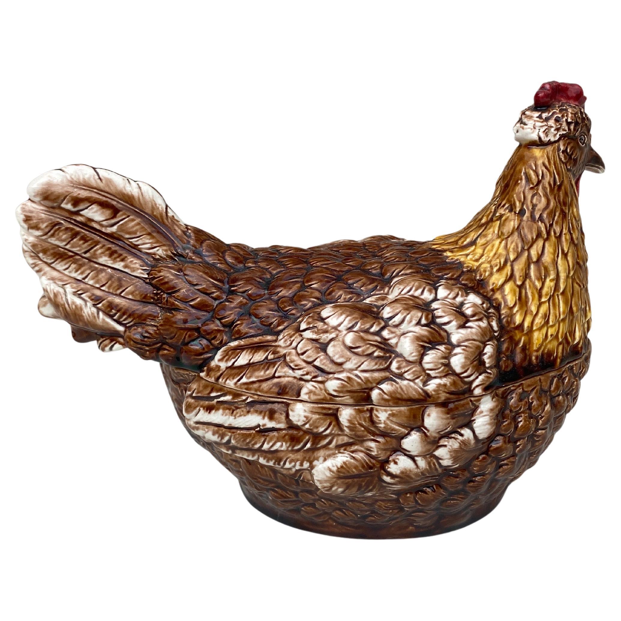 Sopera de gallina de mayólica austriaca del siglo XIX en Bueno estado para la venta en Austin, TX