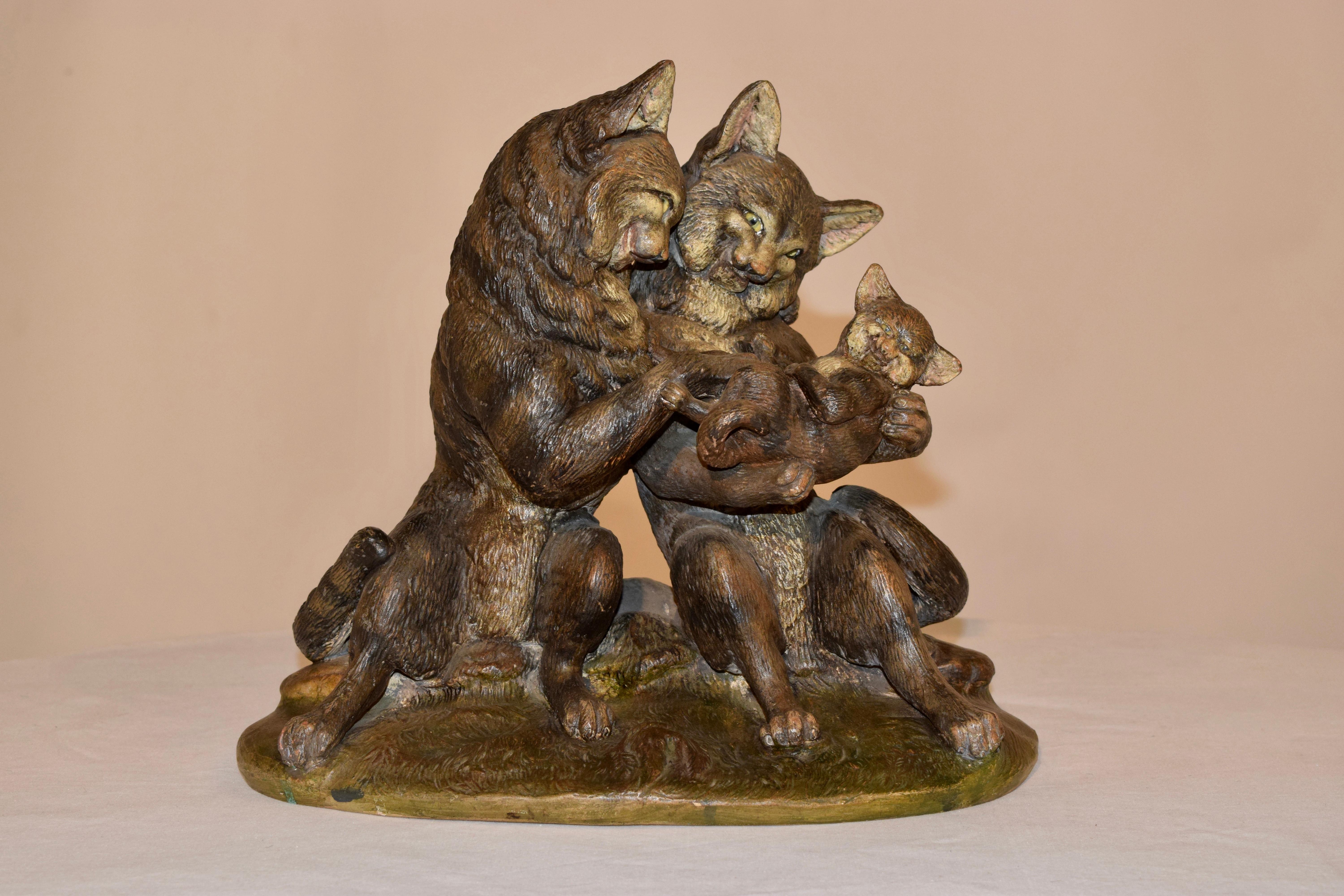 Austriaco Gruppo di gatti in terracotta austriaco del XIX secolo in vendita