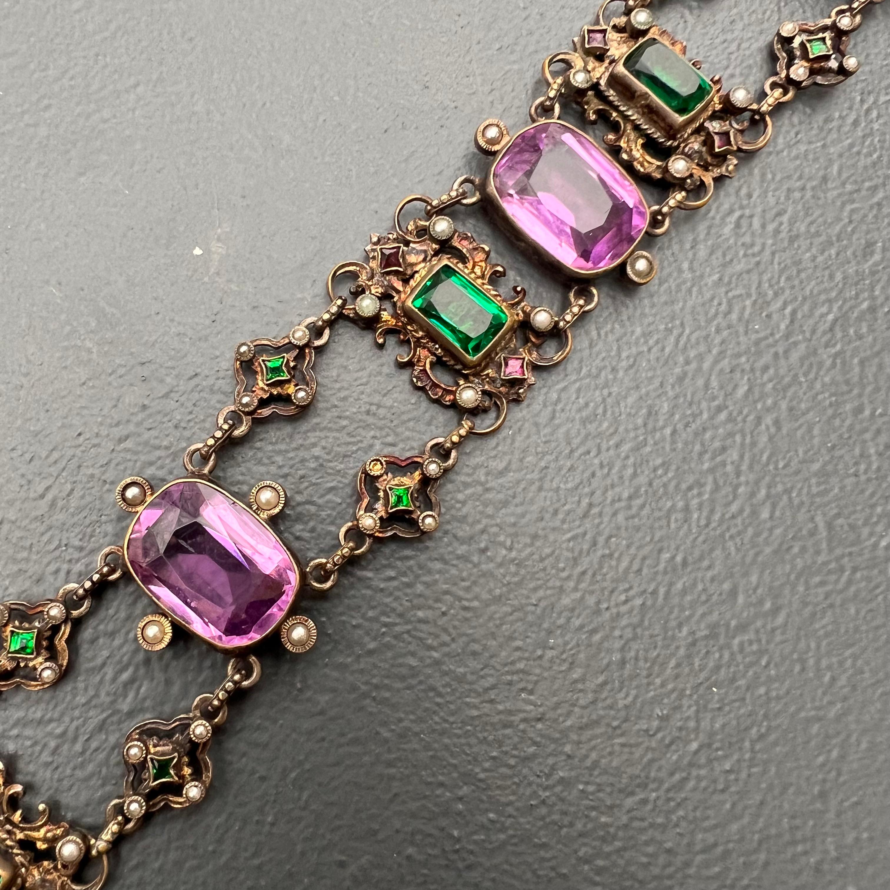 Halskette mit österreichisch-ungarischem Glaspastellkragen aus dem 19. Jahrhundert (Frühviktorianisch) im Angebot