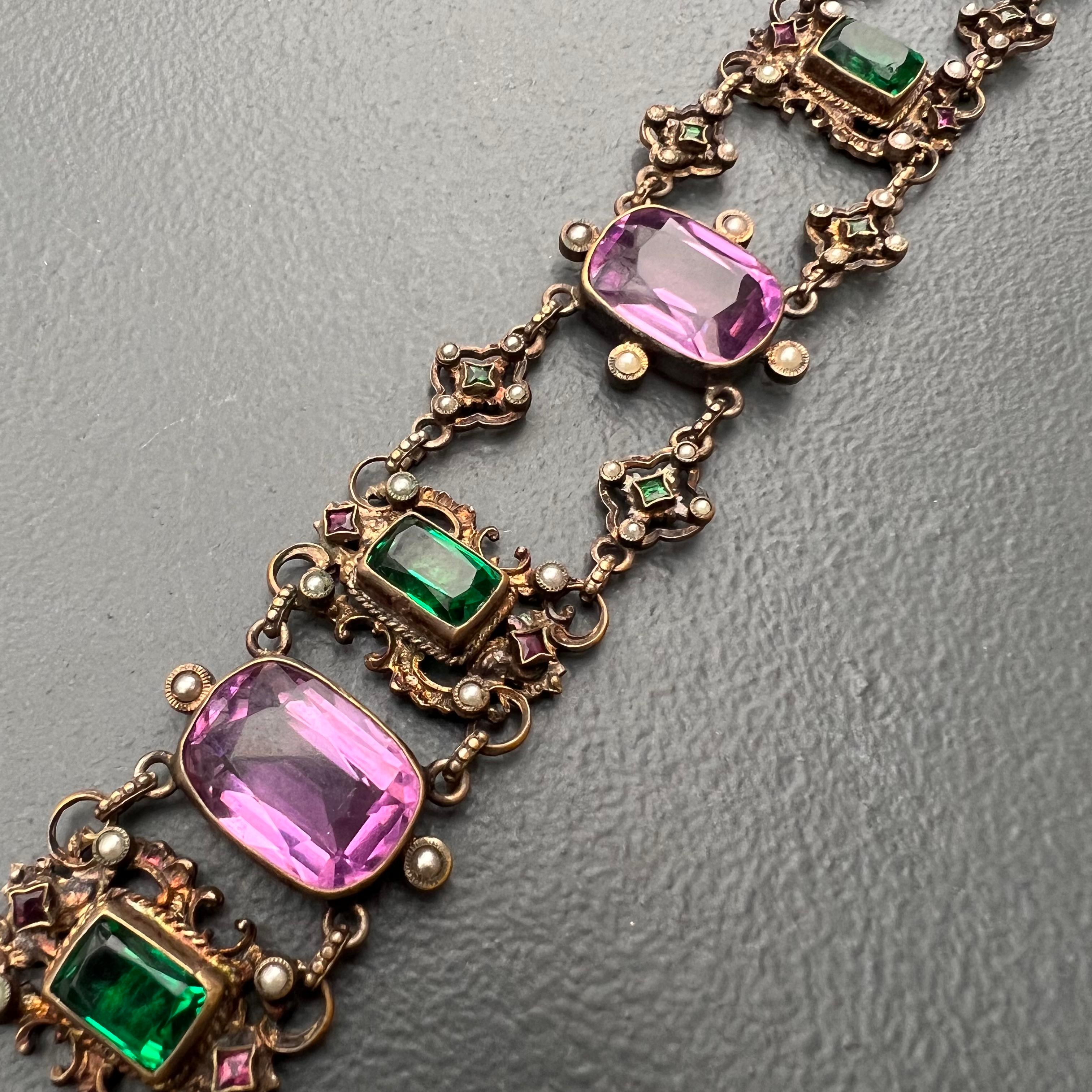 Halskette mit österreichisch-ungarischem Glaspastellkragen aus dem 19. Jahrhundert Damen im Angebot