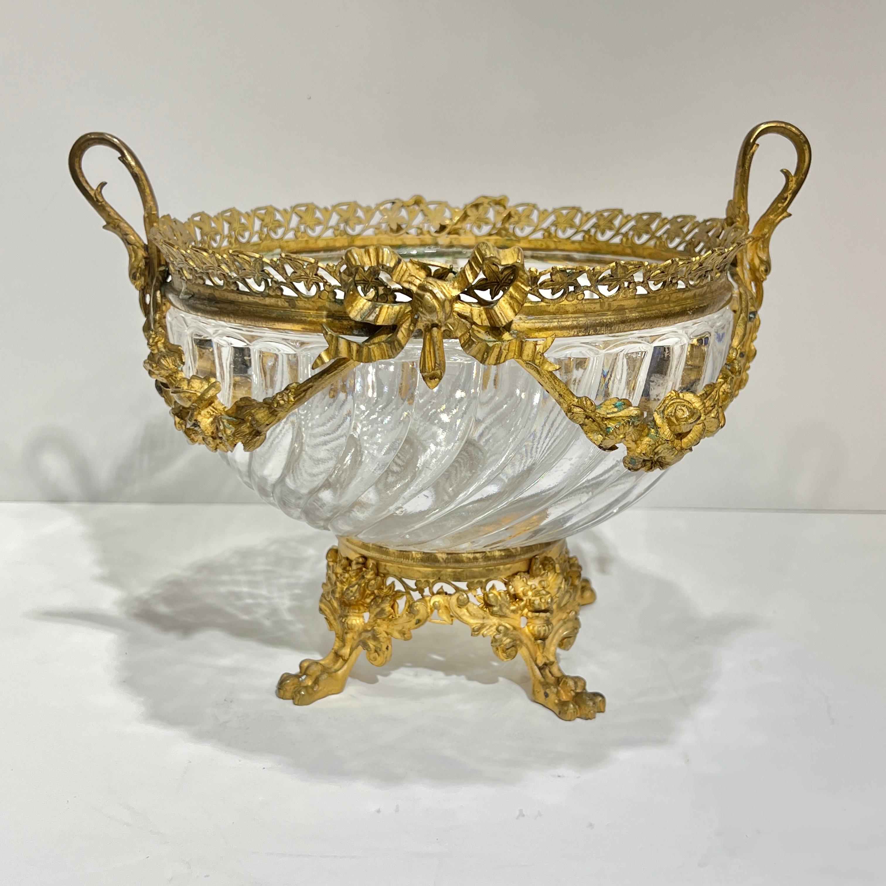 Francese Ciotola centrotavola in cristallo dorato Baccarat del XIX secolo in vendita