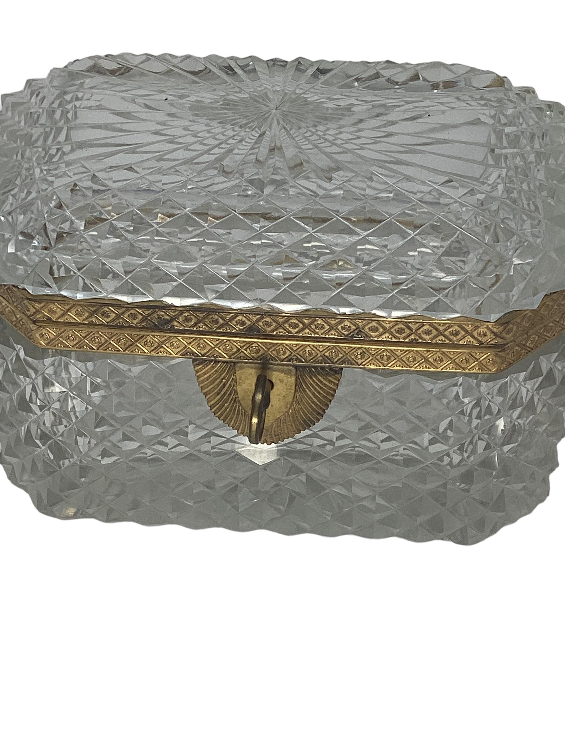 19. Jahrhundert Baccarat vergoldete Bronze montiert geschliffenem Kristallglas Box  im Zustand „Gut“ im Angebot in Chapel Hill, NC