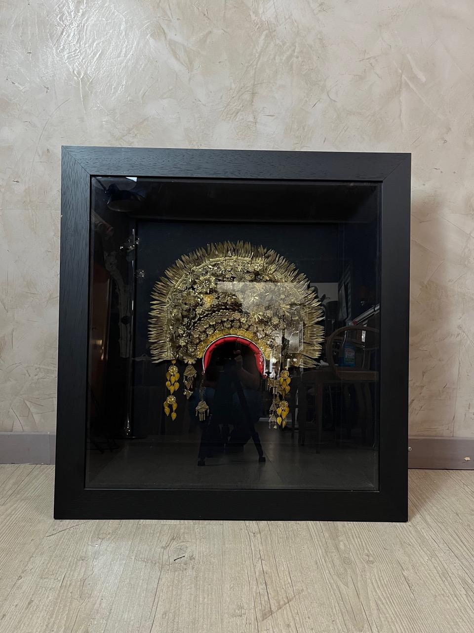 19th century Balinese Brass Wedding Headdress Framed, 1890s In Good Condition For Sale In LEGNY, FR