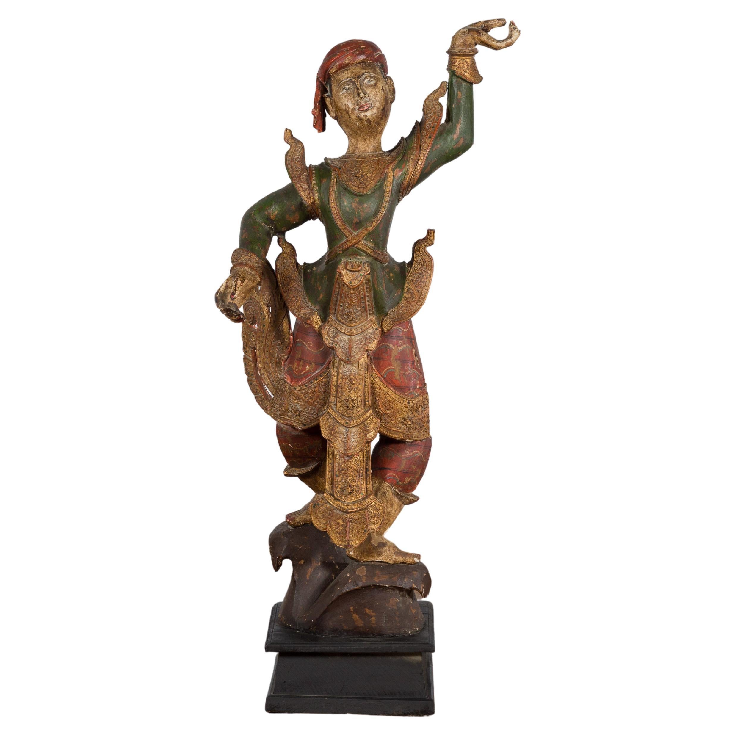 Balinesische handgeschnitzte und bemalte Holzskulptur eines jungen Tänzers aus dem 19. Jahrhundert