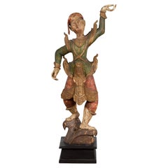 Escultura balinesa de madera tallada y pintada a mano de una joven bailarina del siglo XIX