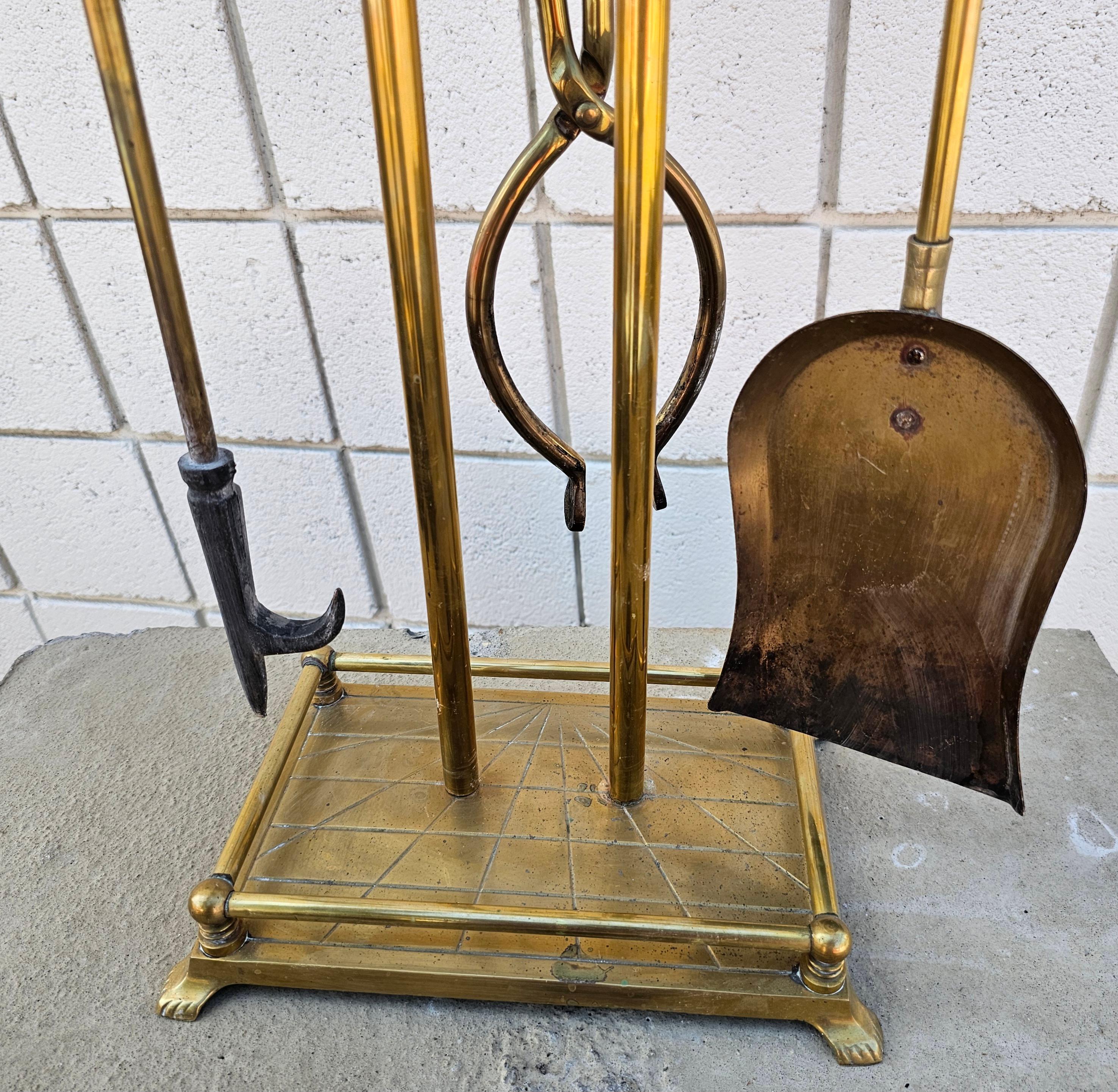 19. Jahrhundert Kugelkopf Messing Kamin Werkzeuge Set (Viktorianisch) im Angebot