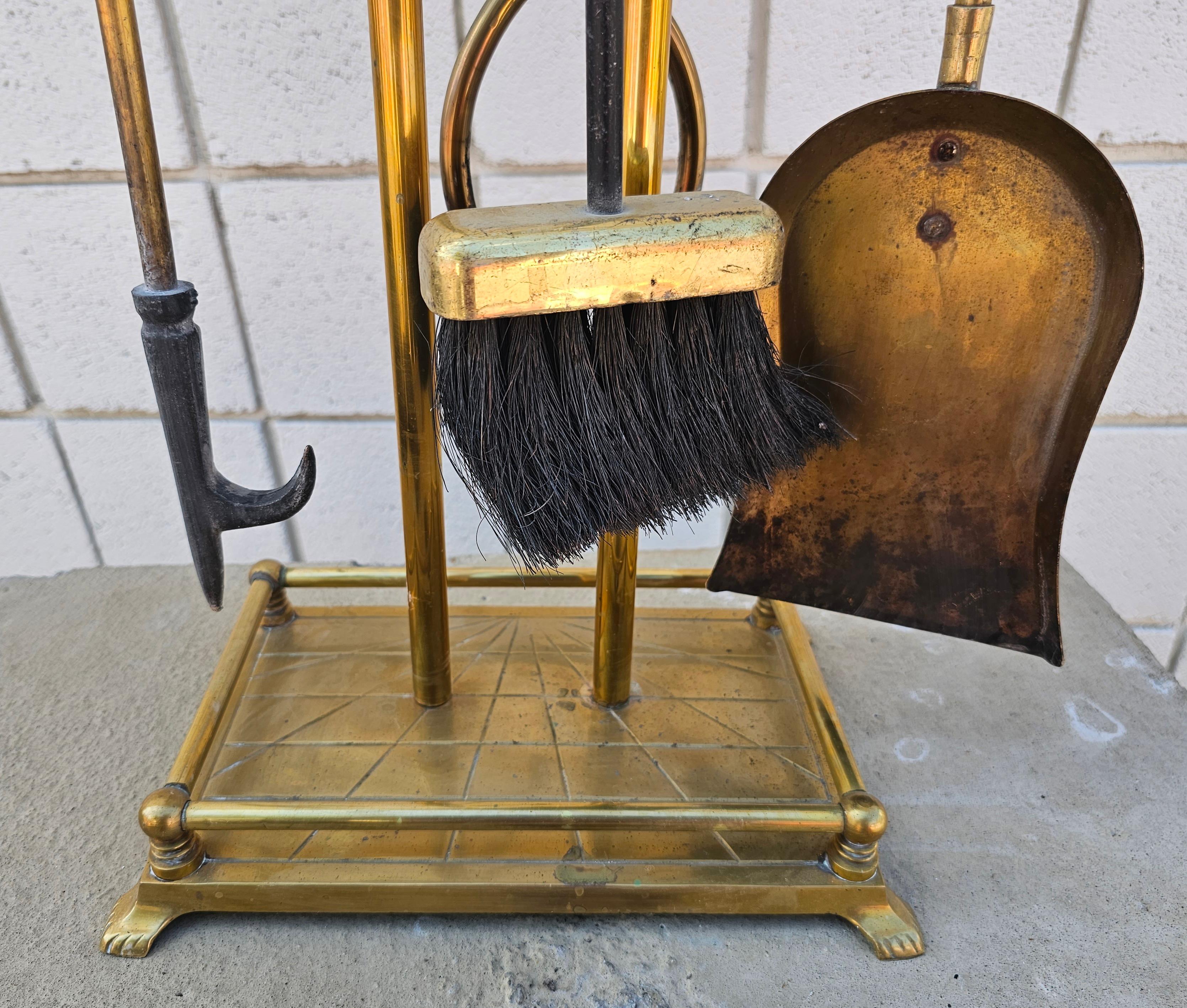 American 19th Century Ball Head Brass Fireplace Tools Set For Sale