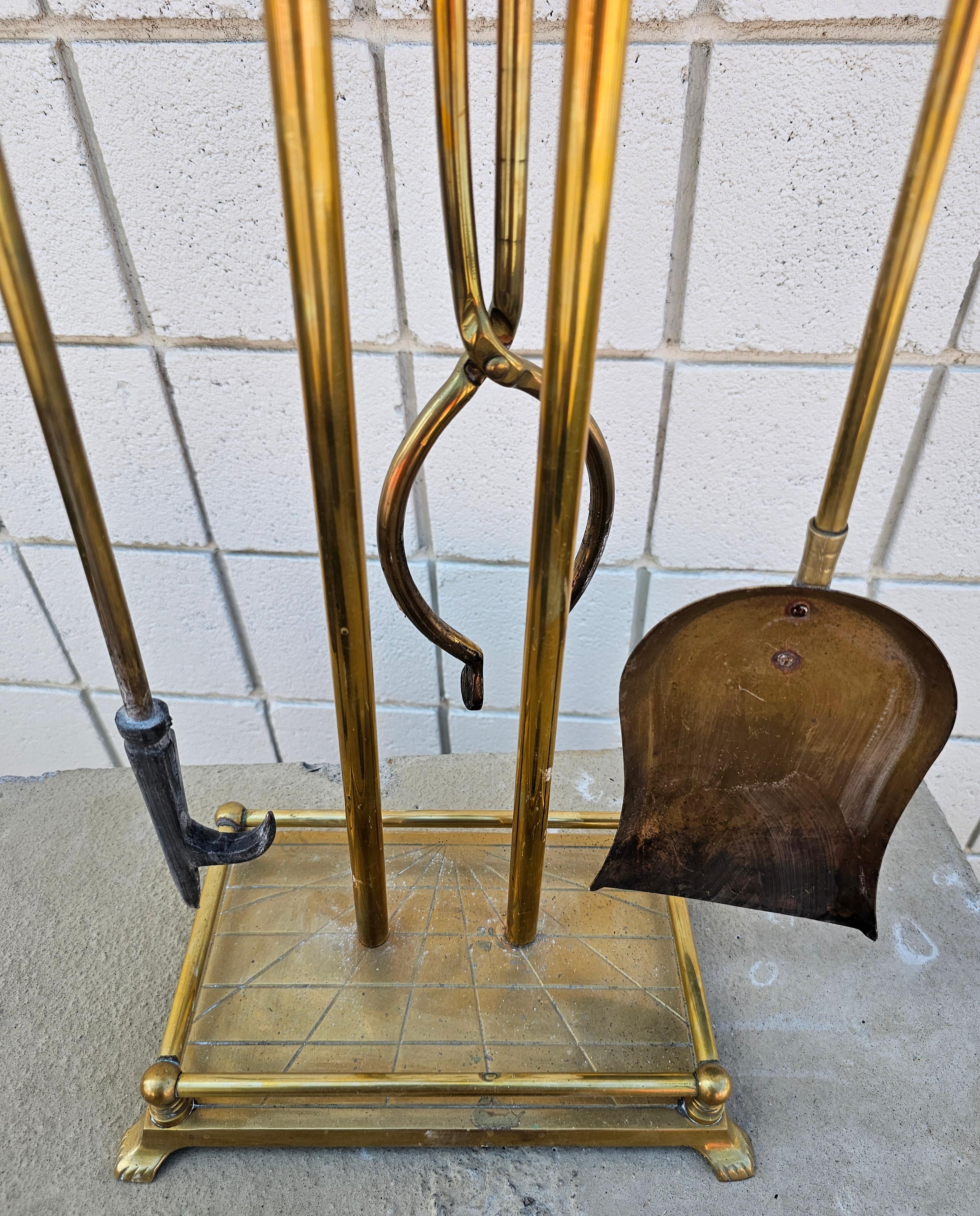 19. Jahrhundert Kugelkopf Messing Kamin Werkzeuge Set (Metallarbeit) im Angebot