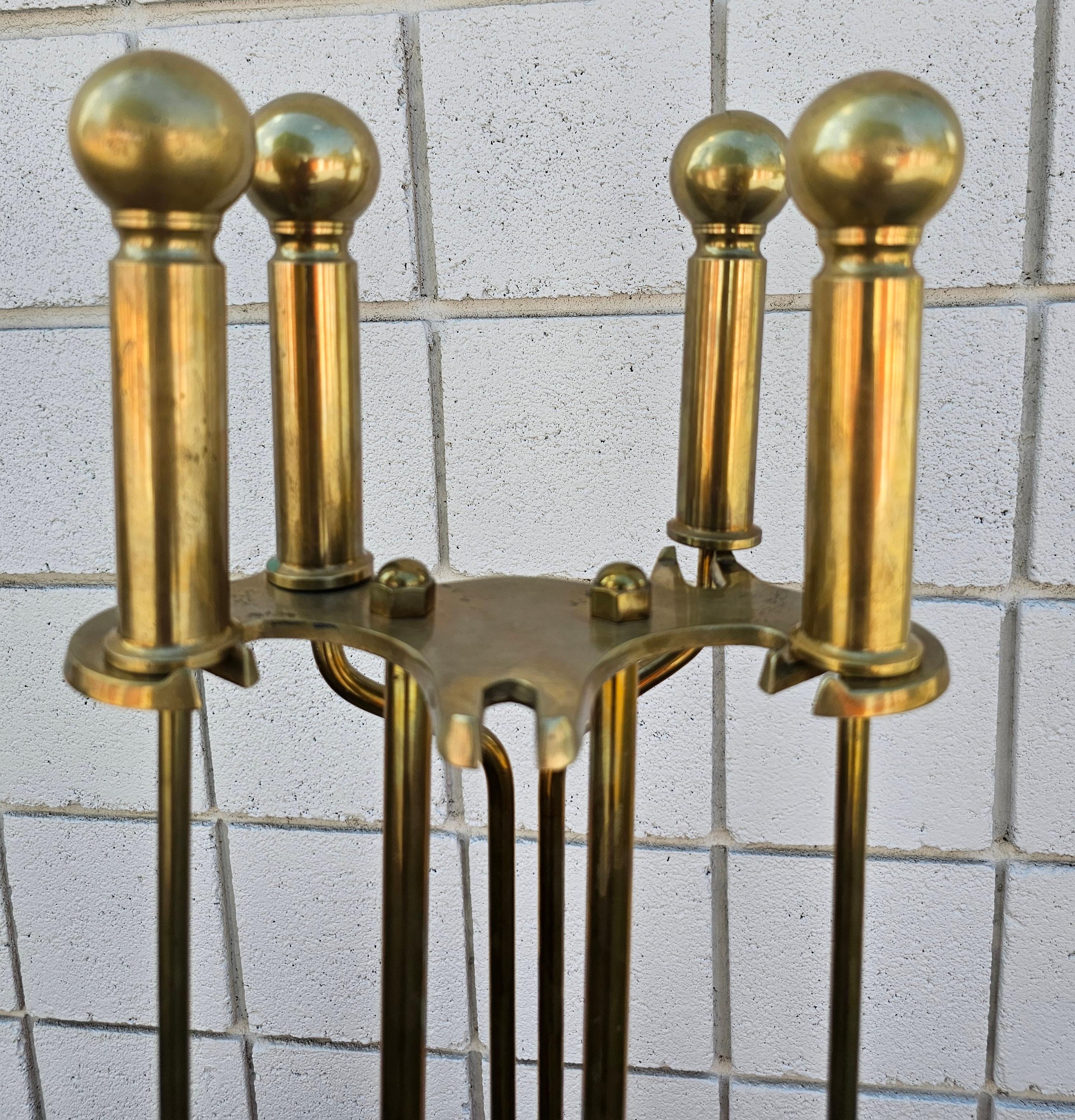 19th Century Ball Head Brass Fireplace Tools Set In Good Condition For Sale In Germantown, MD