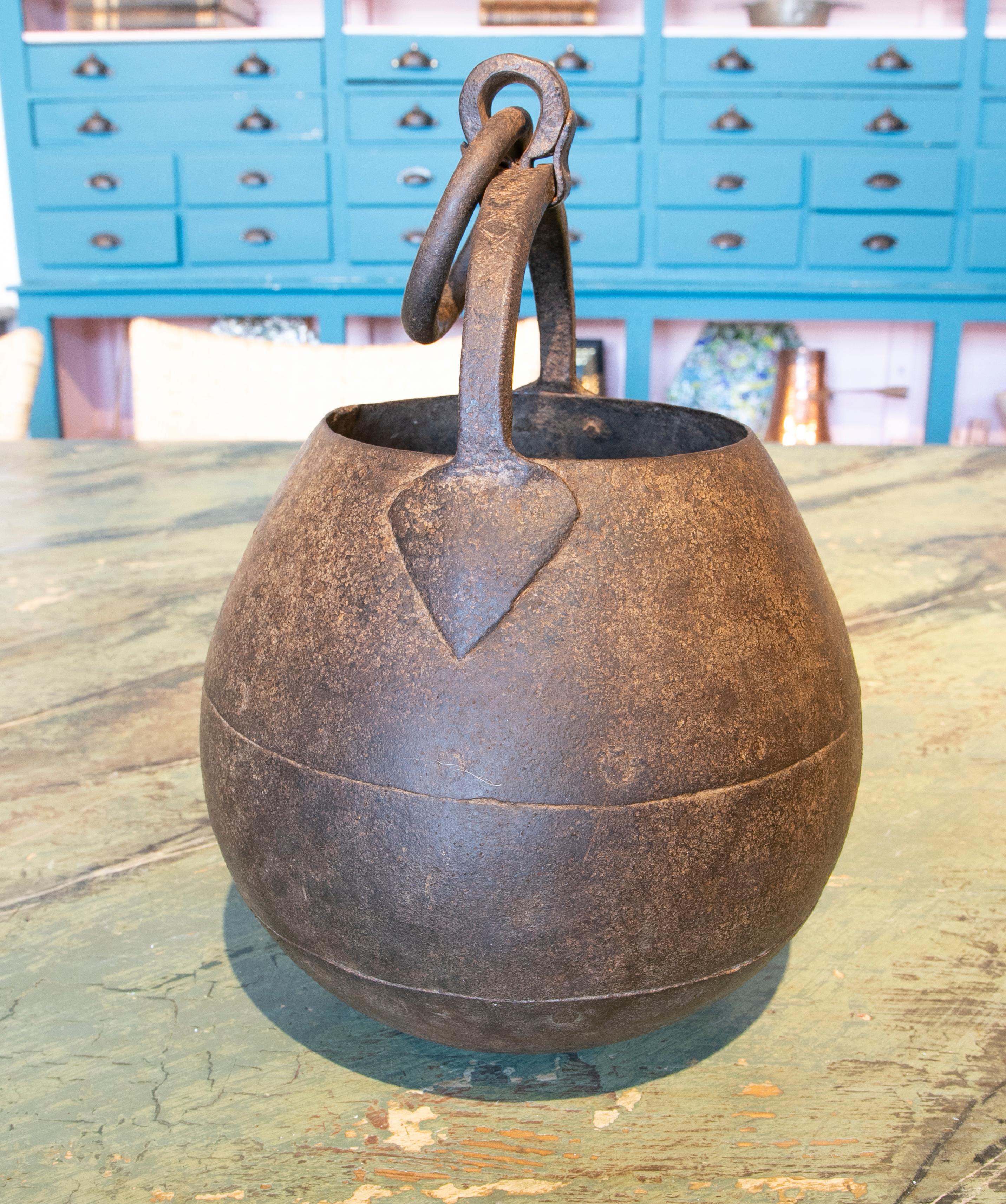 19th Century Ball-Shaped Iron Box with Hook for Hanging In Good Condition For Sale In Marbella, ES