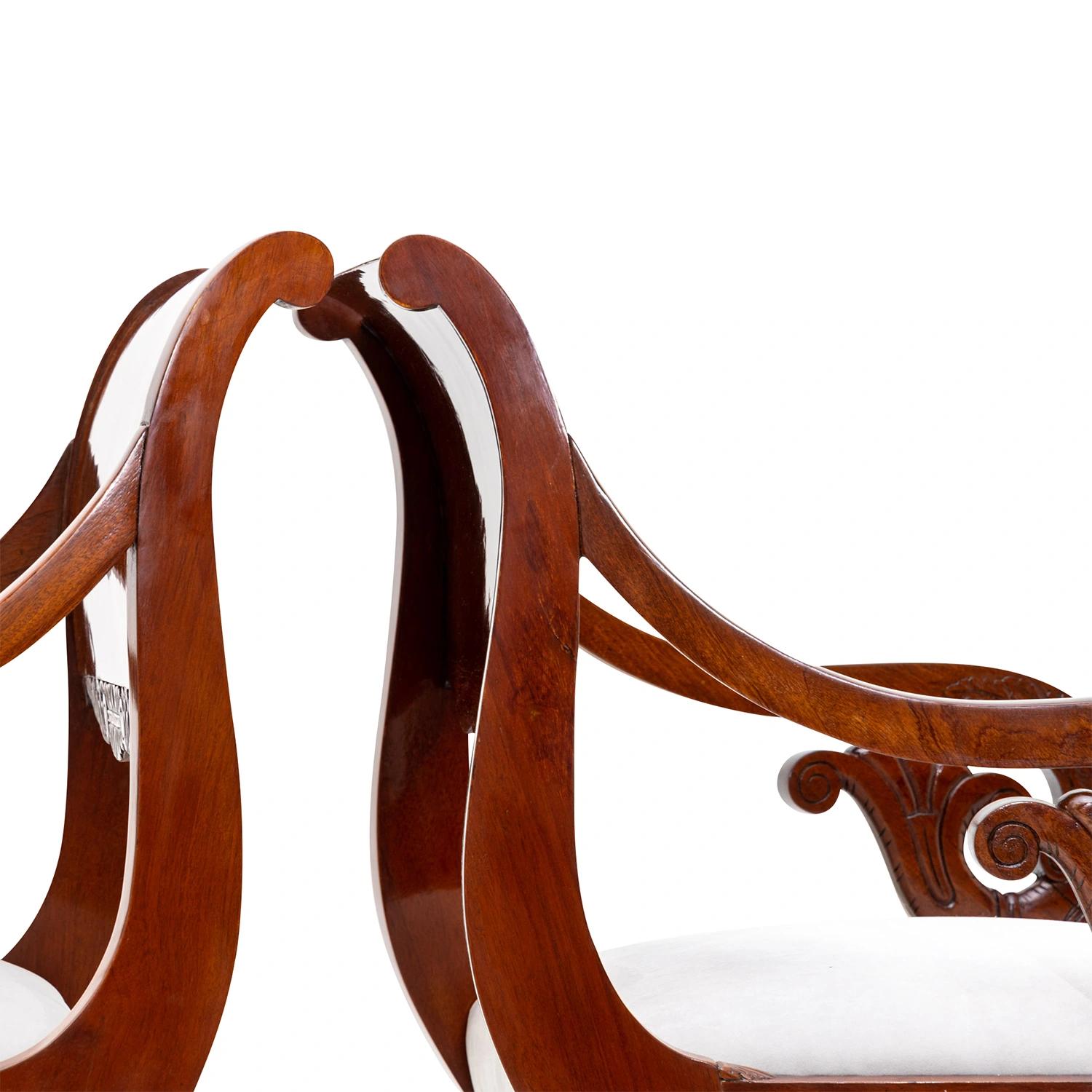 Siglo XIX Báltico Biedermeier Pareja de sillones antiguos de caoba pulida en venta 4