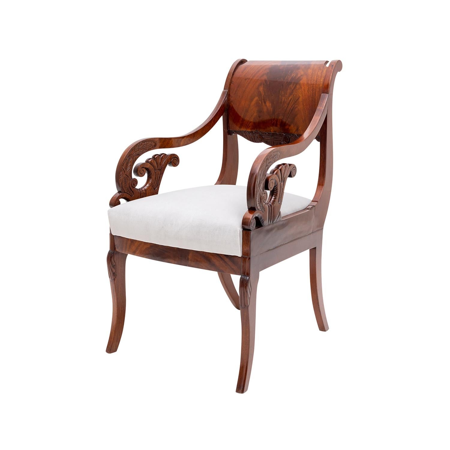 Tissu Paire de fauteuils Biedermeier Baltique du 19e siècle en acajou poli antique en vente