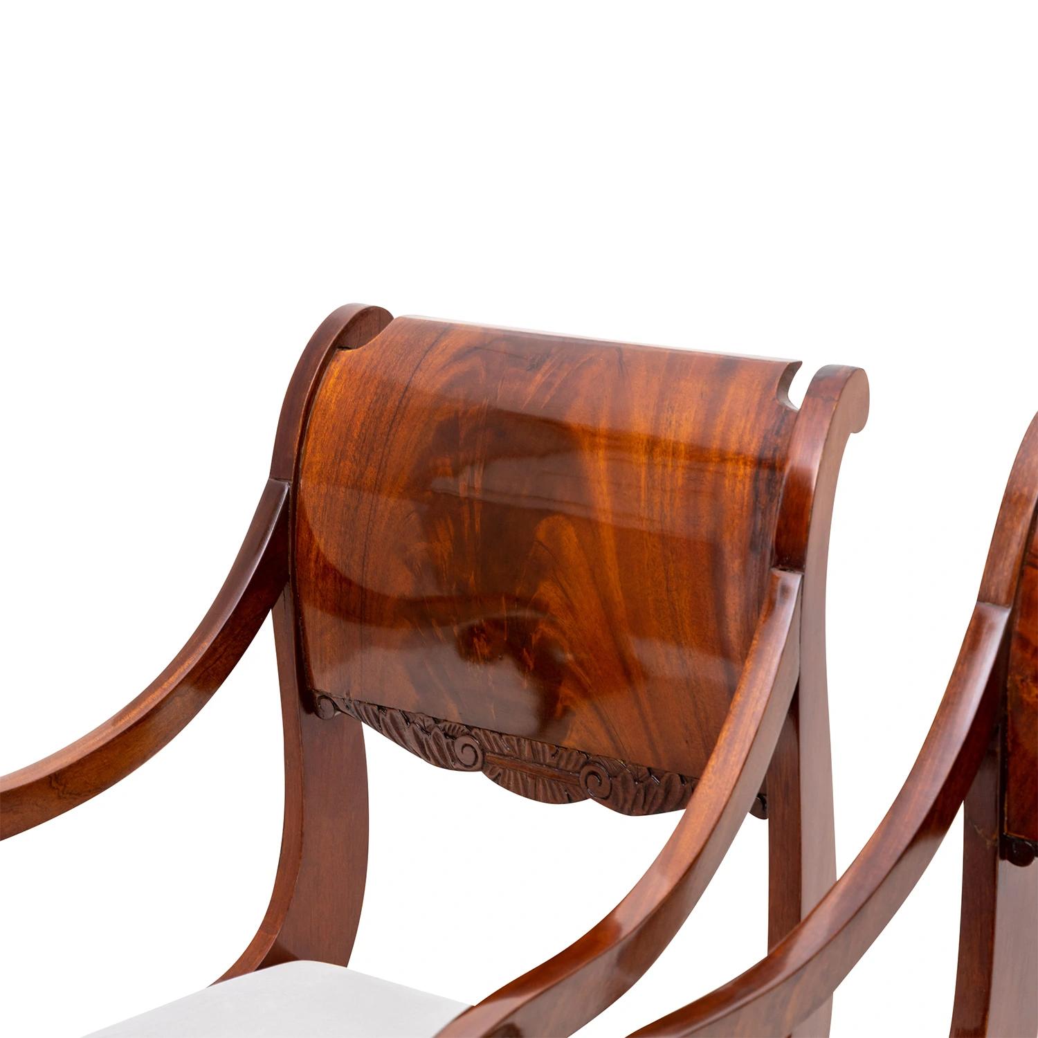 Paire de fauteuils Biedermeier Baltique du 19e siècle en acajou poli antique en vente 3