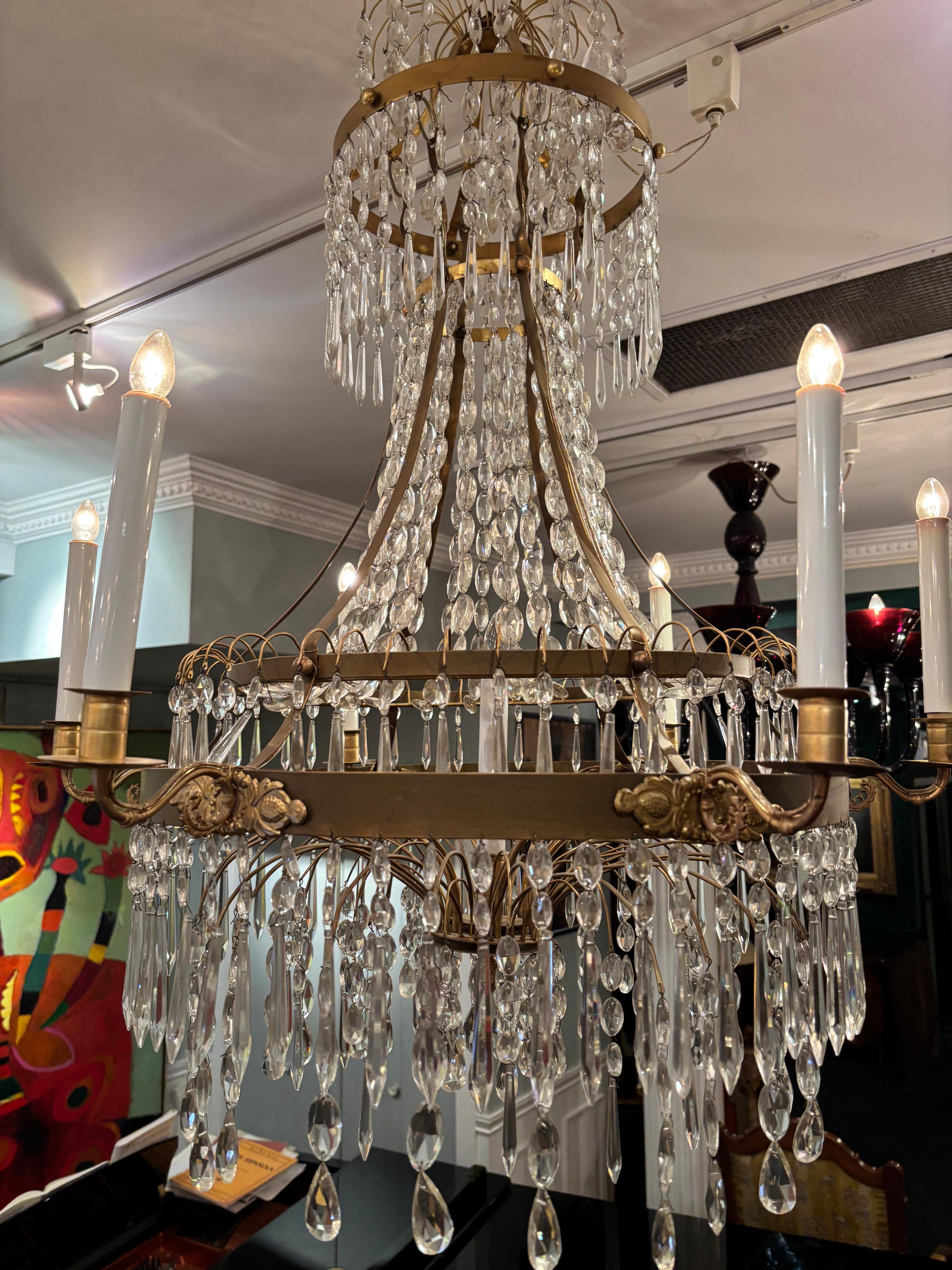 Lampadario in cristallo e ottone in stile neoclassico baltico del XIX secolo in vendita 6
