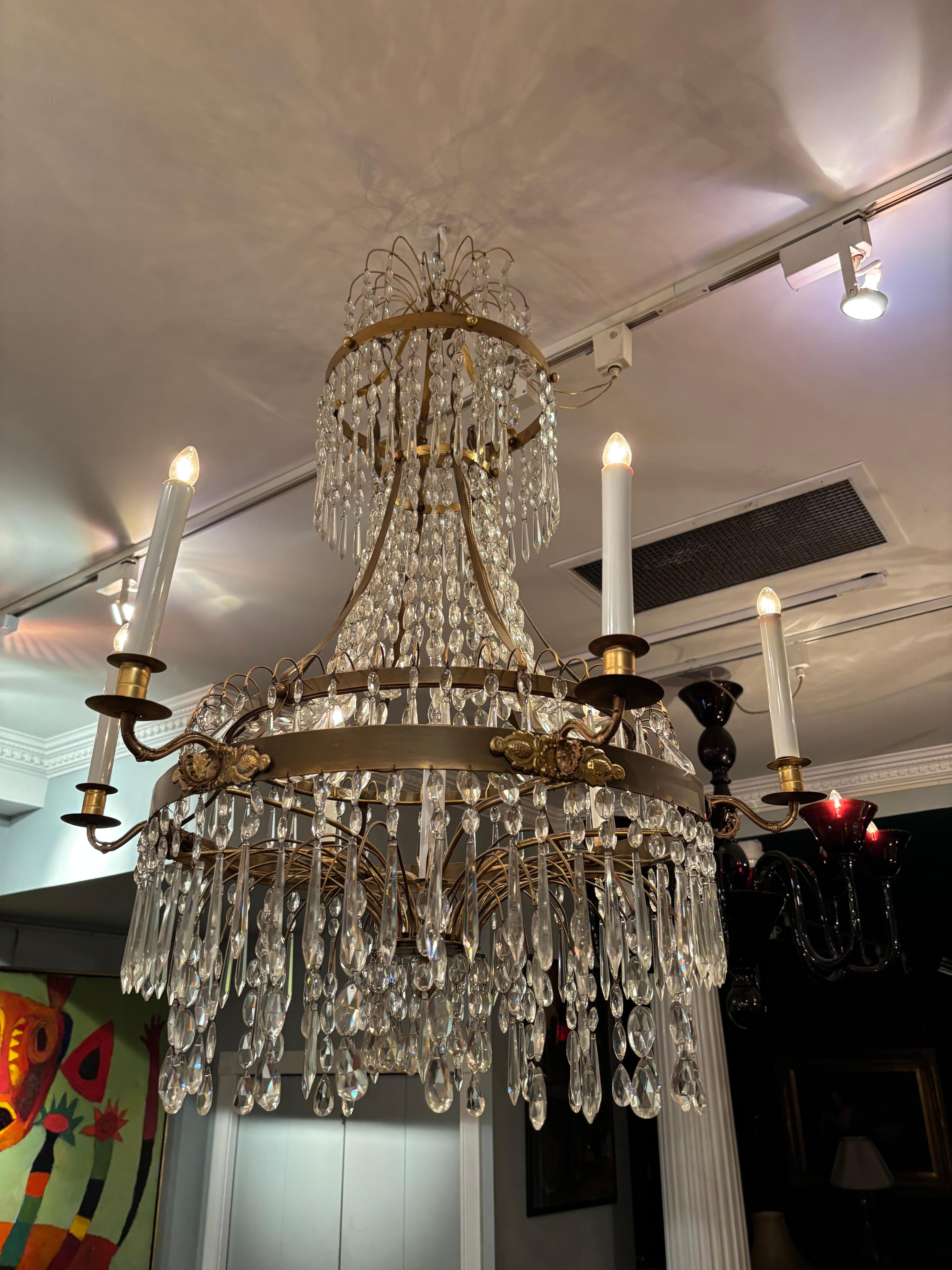 Lampadario in cristallo e ottone in stile neoclassico baltico del XIX secolo in vendita 10