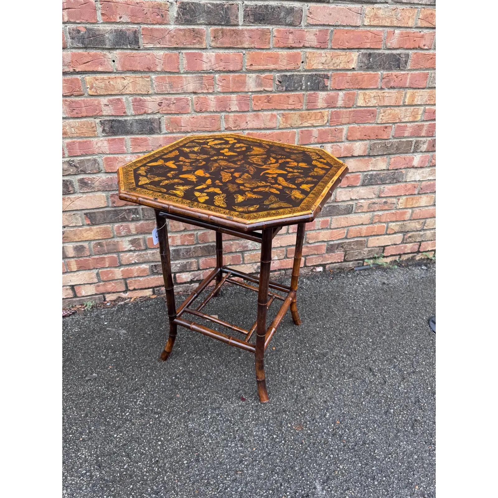 Mesa auxiliar de bambú decorada del siglo XIX en Bueno estado para la venta en Nashville, TN