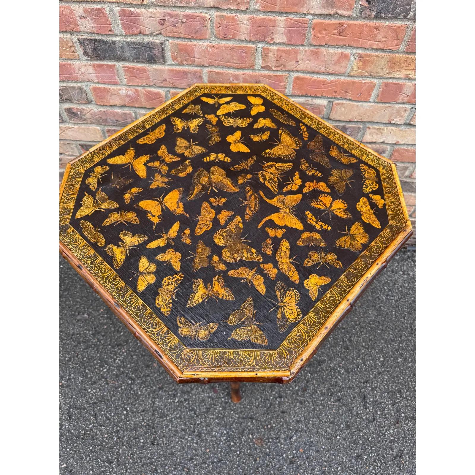 Mesa auxiliar de bambú decorada del siglo XIX bambú de imitación en venta