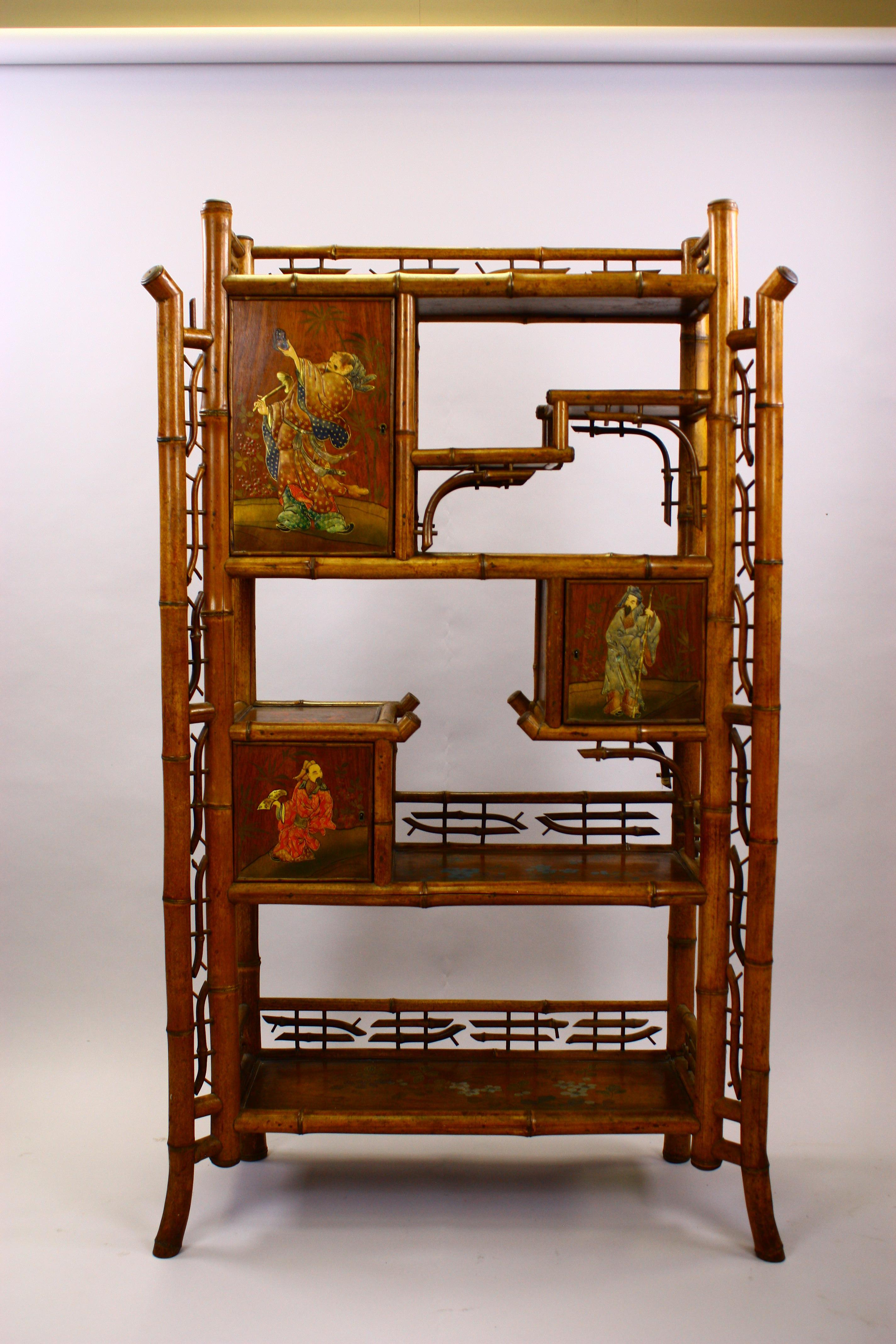 Lackierter Bambus-Schrank aus dem 19. Circa 1870. Inspiriert von der traditionellen japanischen Kunst.