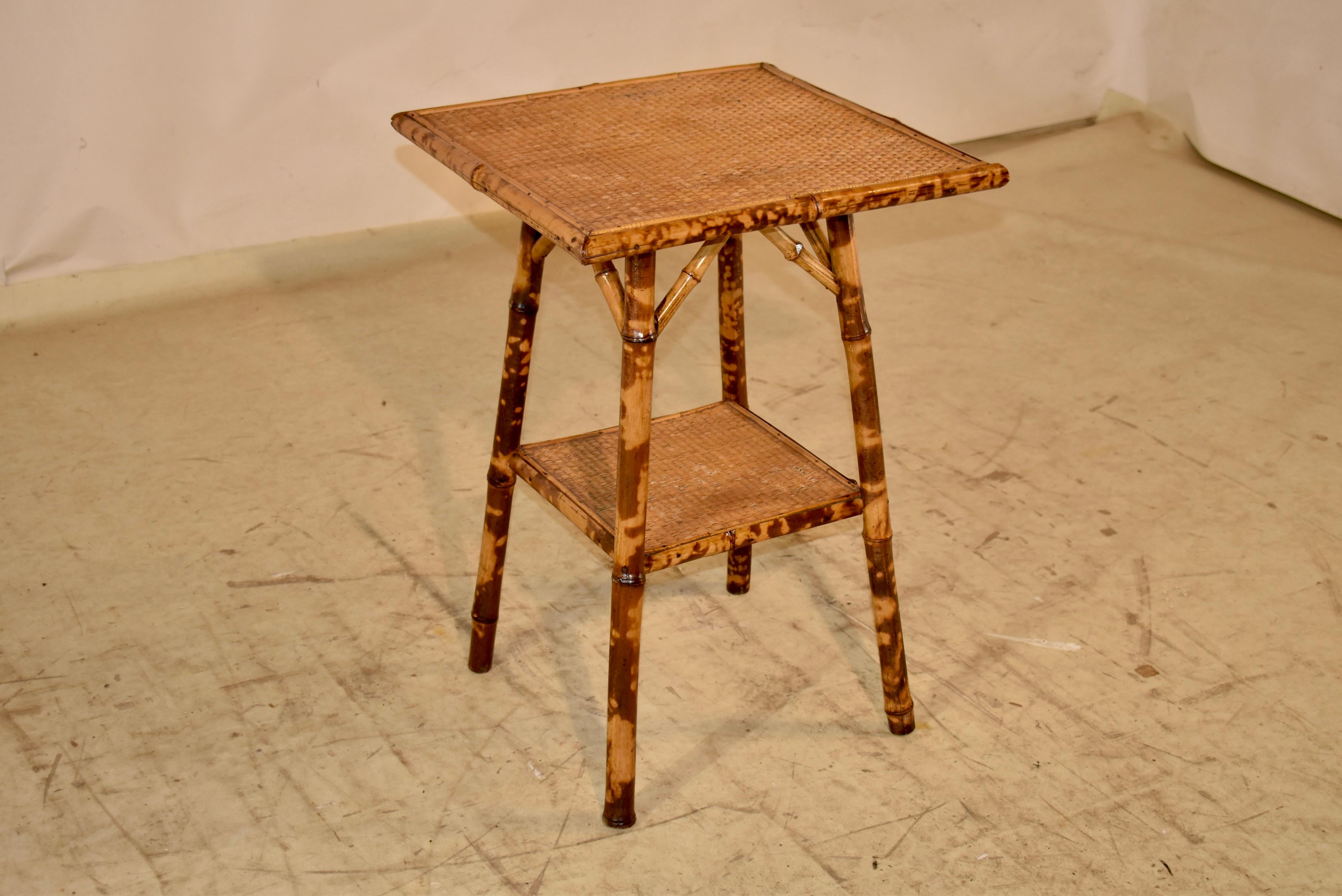 Bambus-Beistelltisch aus dem 19. (Art nouveau) im Angebot