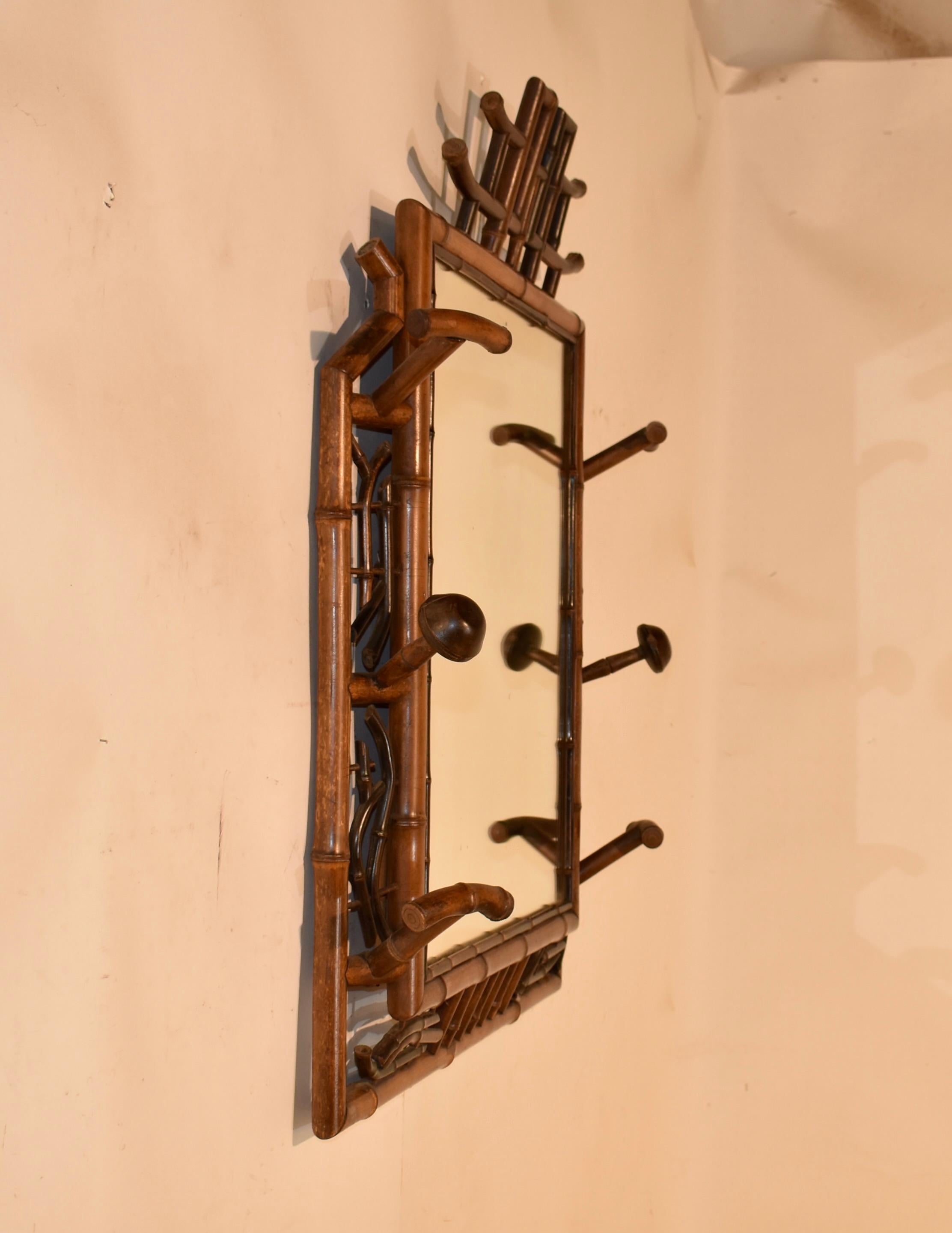 Espejo de pared de bambú del siglo XIX procedente de Francia Bambú en venta