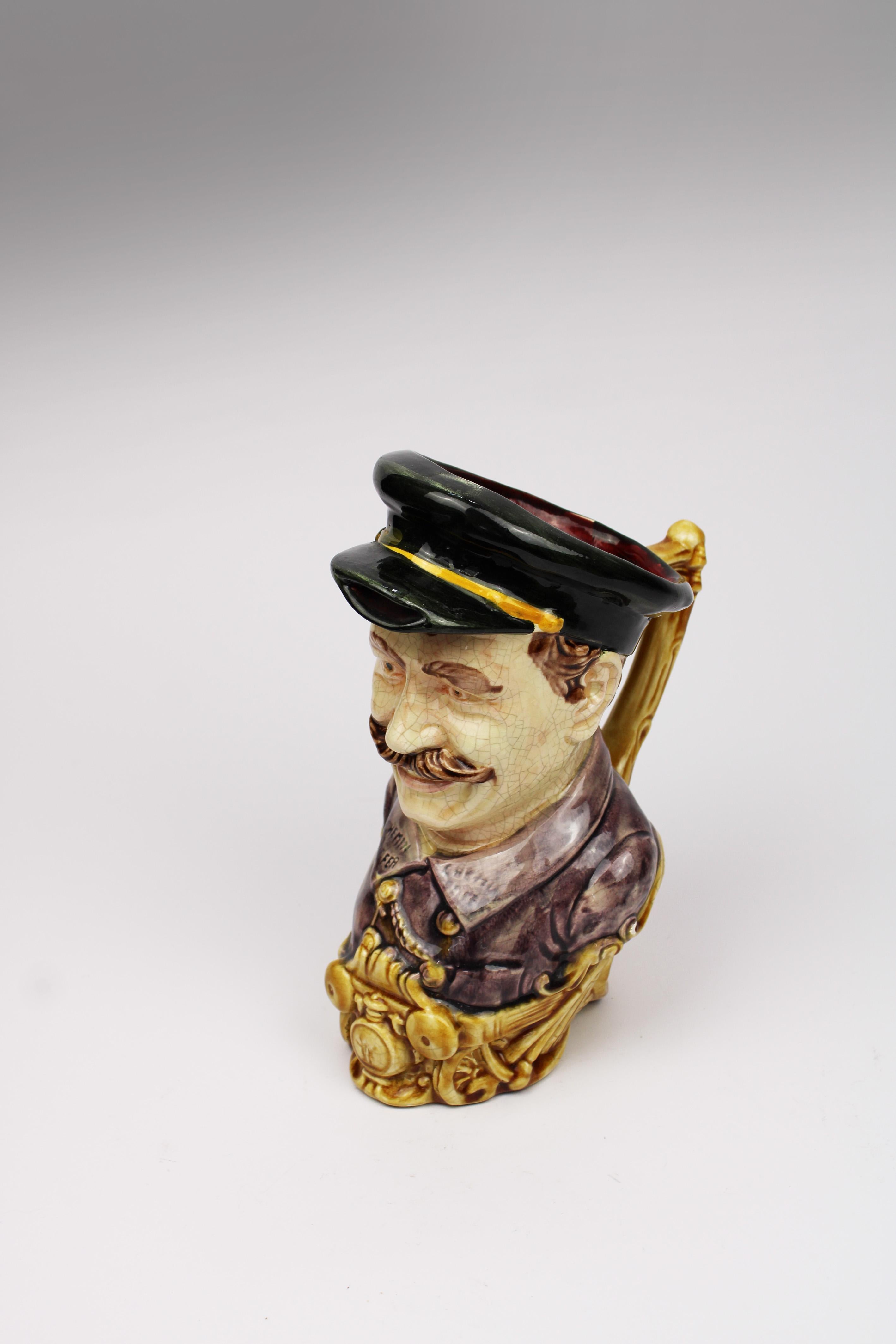 Provincial français 19ème siècle Barbotine Majolica Water Pitcher Chef de Gare by Onnaing France en vente