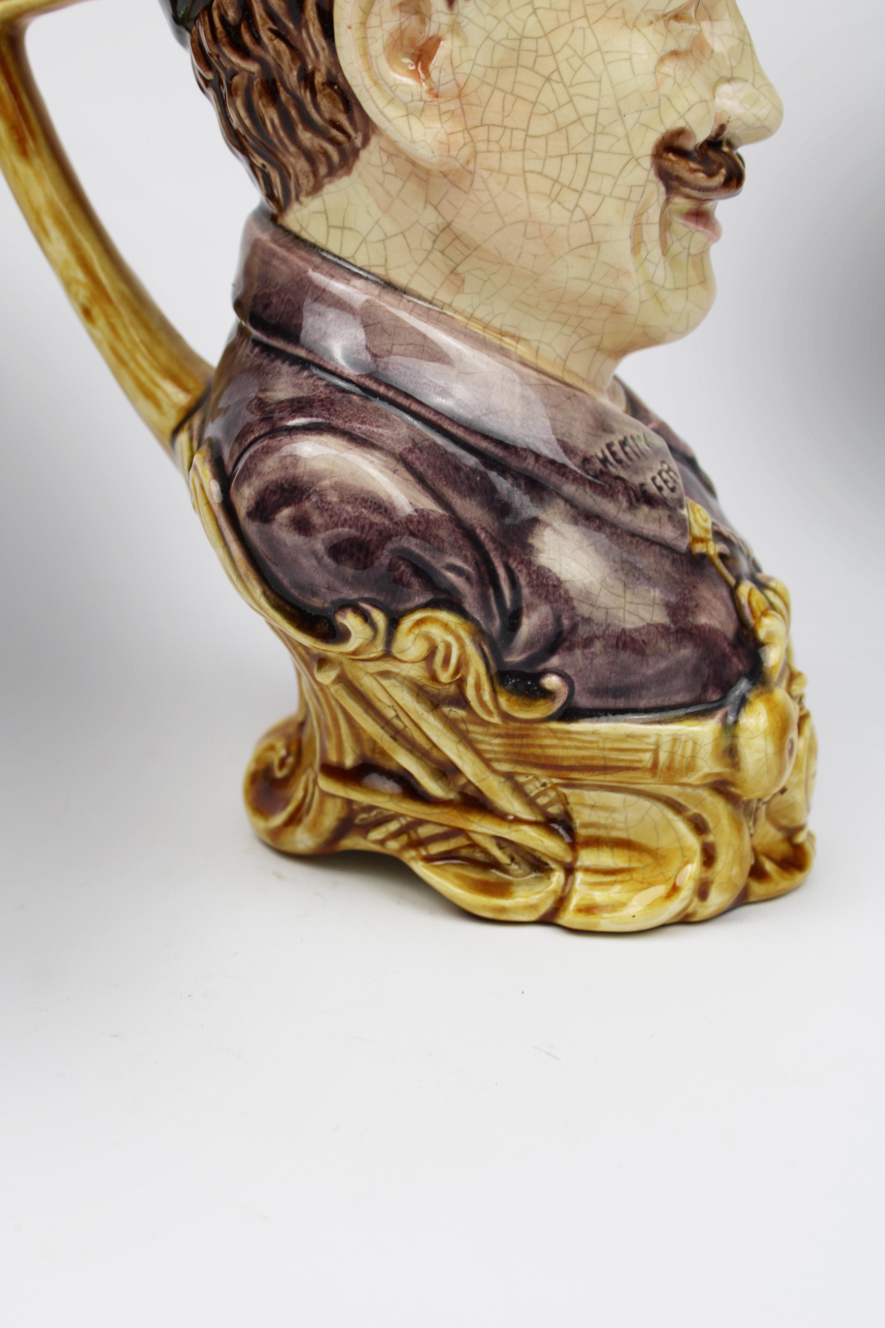19ème siècle Barbotine Majolica Water Pitcher Chef de Gare by Onnaing France Bon état - En vente à Antwerpen, BE