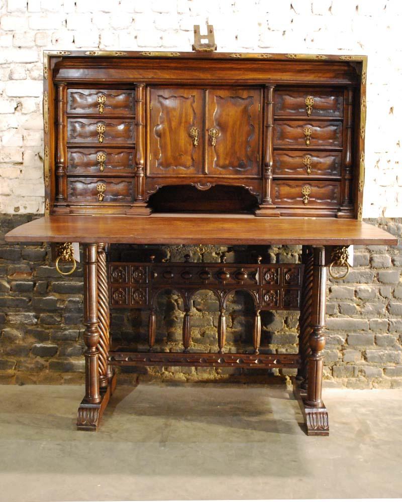 Antique 19th century Baroque Spanish Desk ‘Bargueño’ in solid walnut  For Sale 5