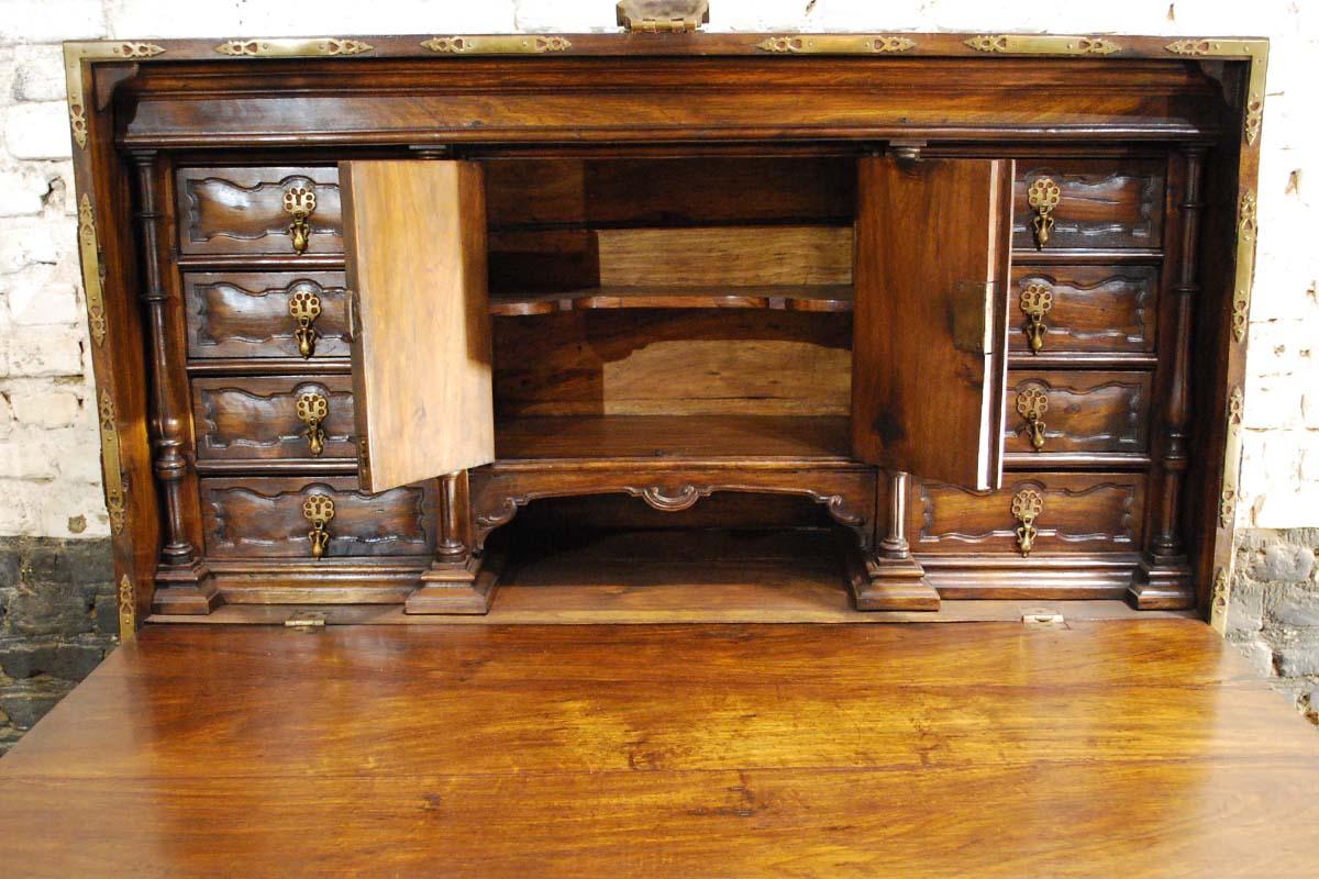 Antique 19th century Baroque Spanish Desk ‘Bargueño’ in solid walnut  For Sale 8
