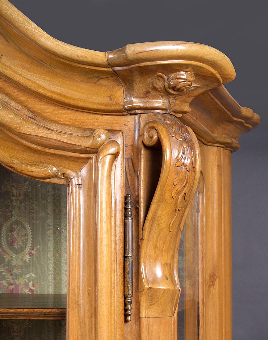 Oak 19th Century Baroque Carved Vitrine For Sale