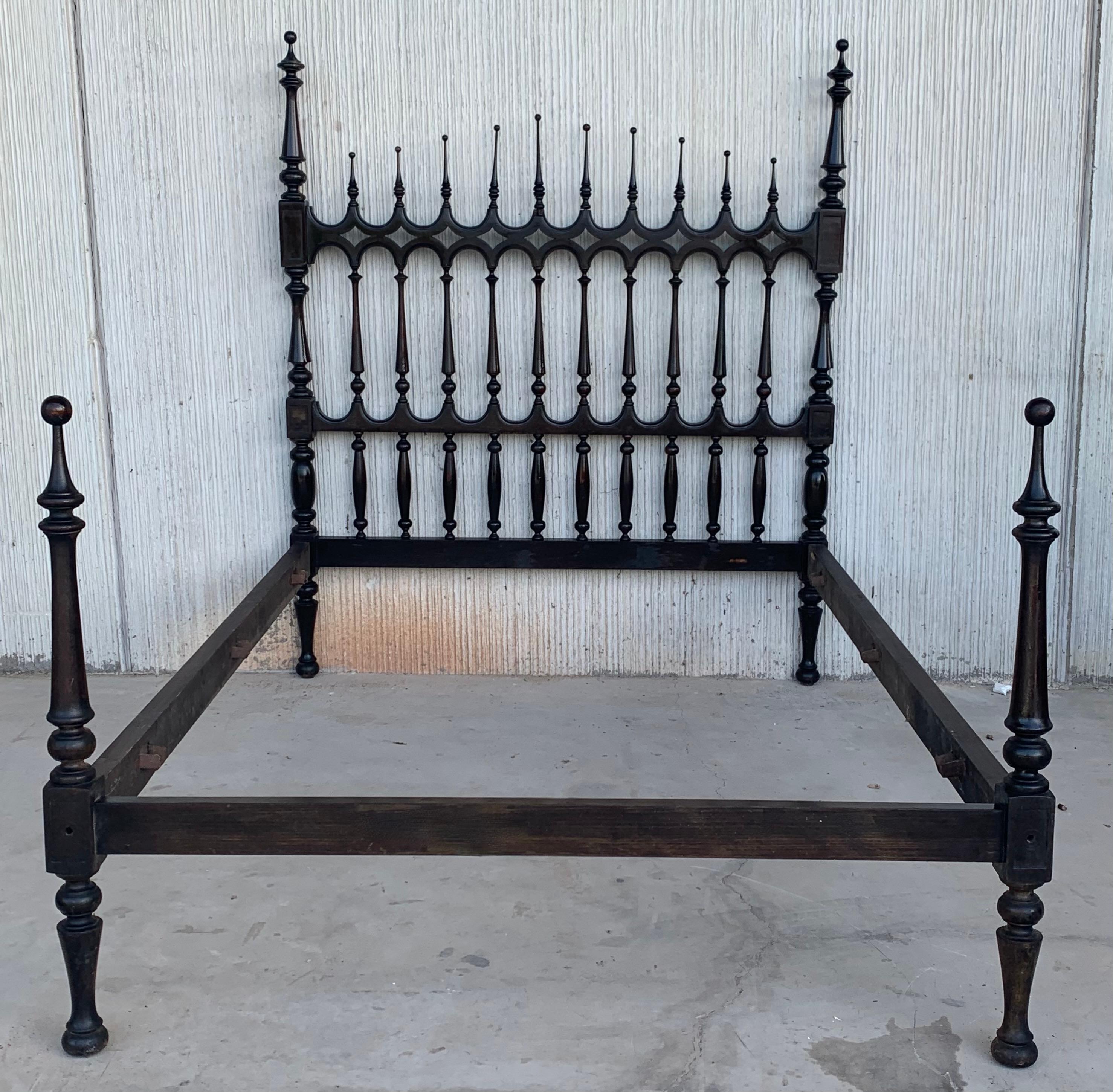 19th century Baroque bed, original Lisbon bed

The measurements you can see in the listing is only for the shipping, the 

This Queen size 4-poster bed is hand carved with elaborate details, spiral turned post, 3D open spiral twist spindles, and