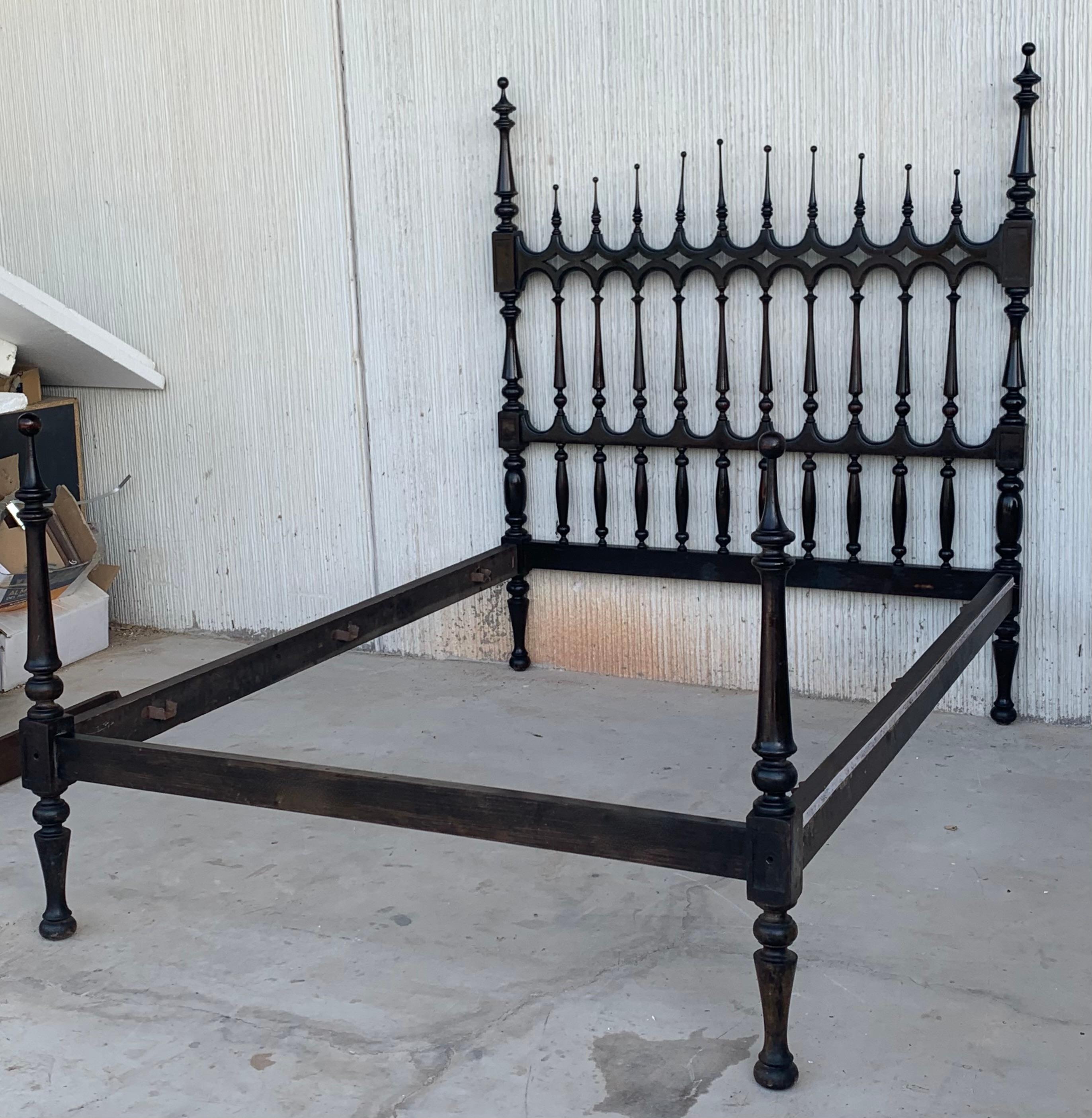 19th Century Baroque Full Bed, Original Four Poster Lisbon Bed In Good Condition For Sale In Miami, FL