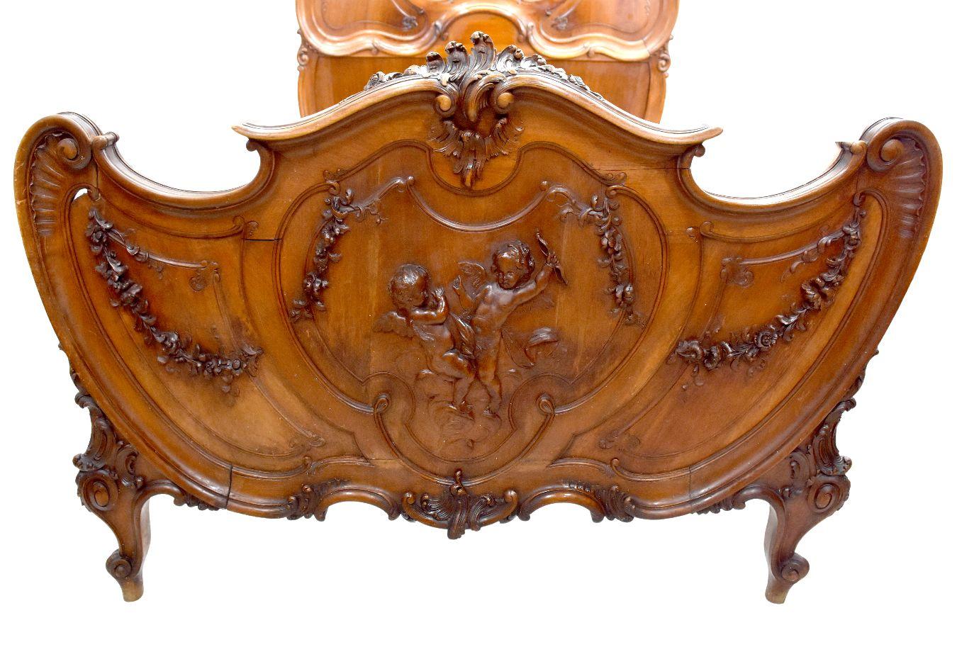 19th Century Baroque Louis XV Style Bed in Walnut Carved with Putti In Good Condition For Sale In Marseille, FR