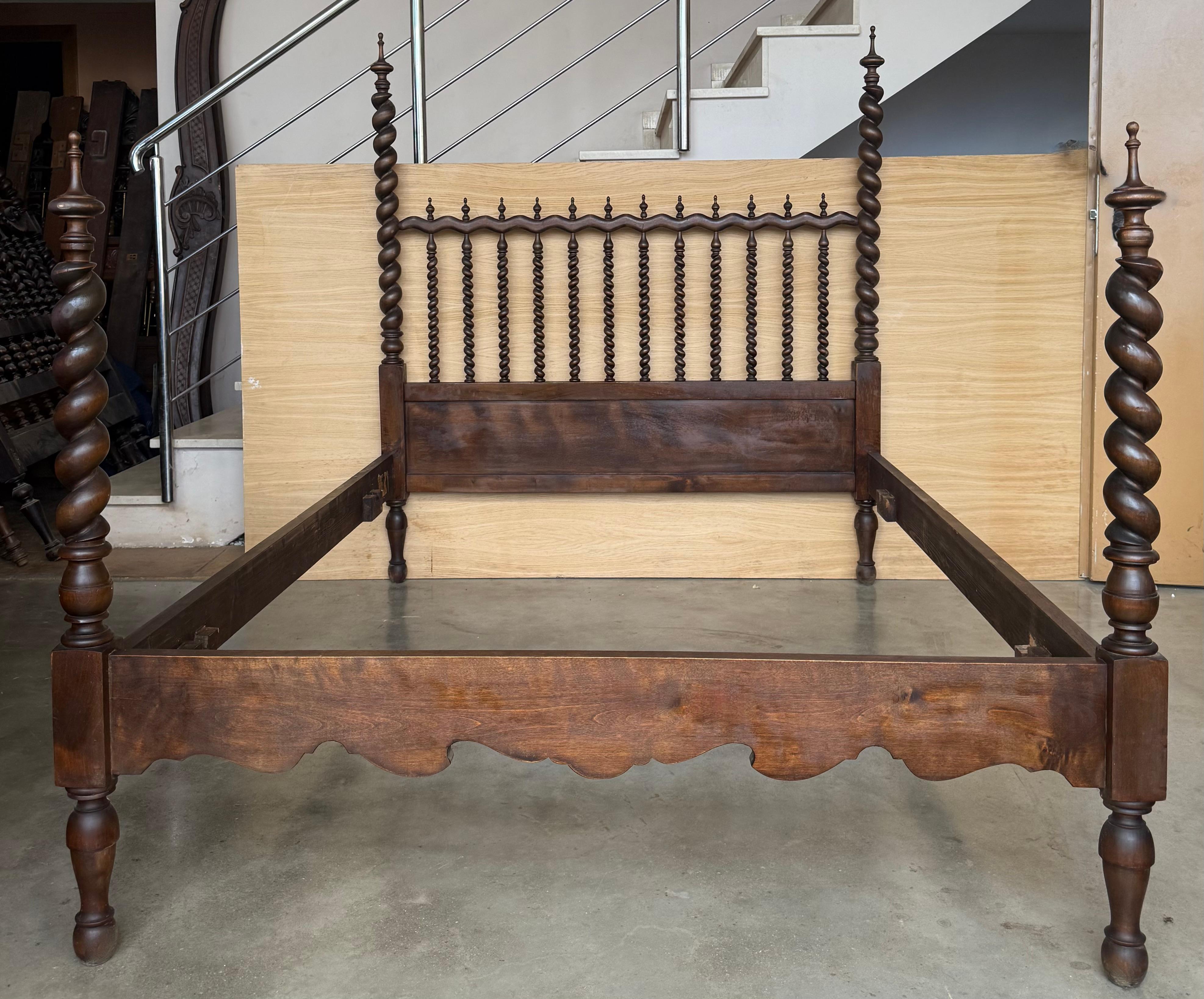 Baroque Lit Queen baroque du 19e siècle, lit à quatre colonnes A Solomon d'origine en vente