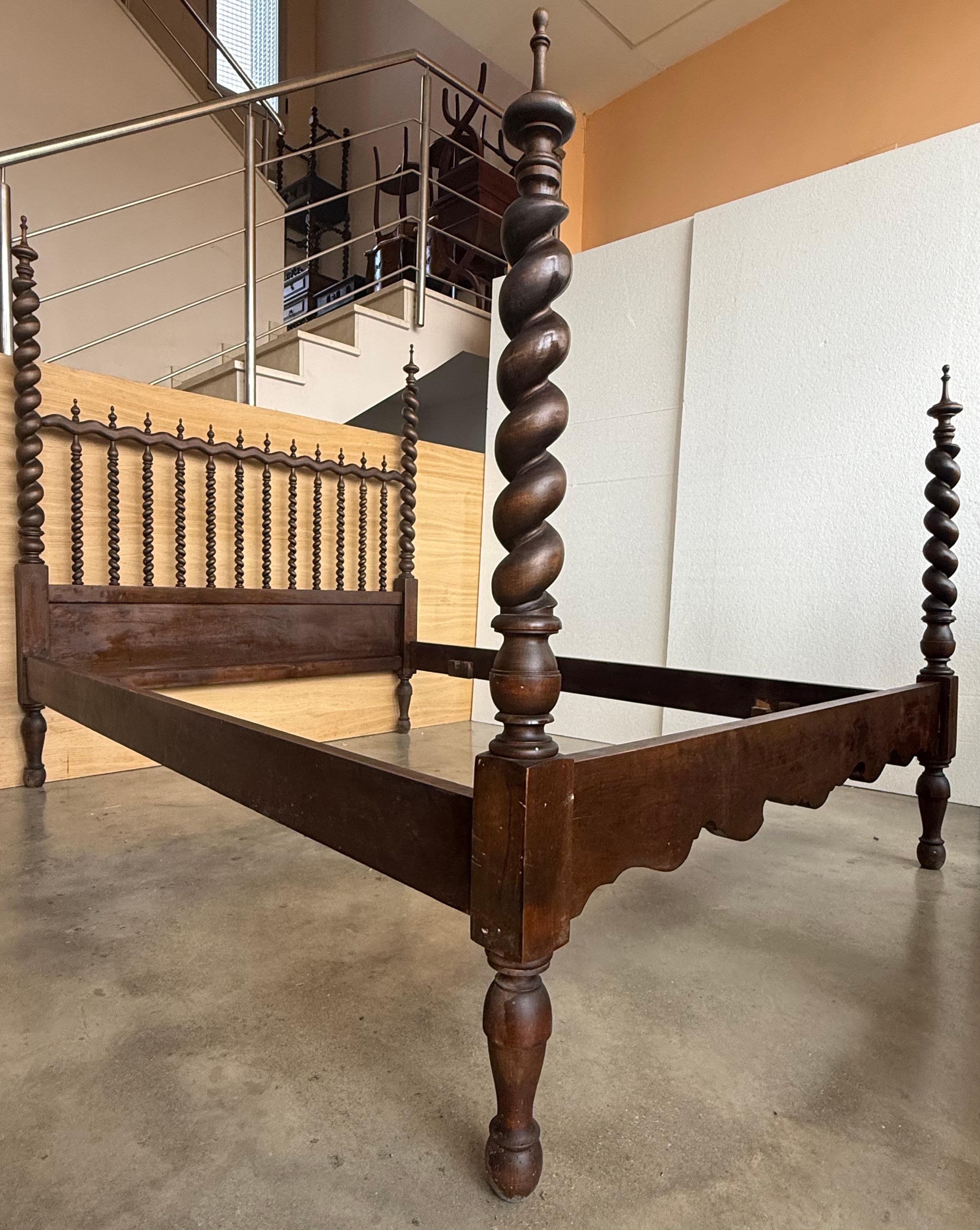 Lit Queen baroque du 19e siècle, lit à quatre colonnes A Solomon d'origine en vente 1