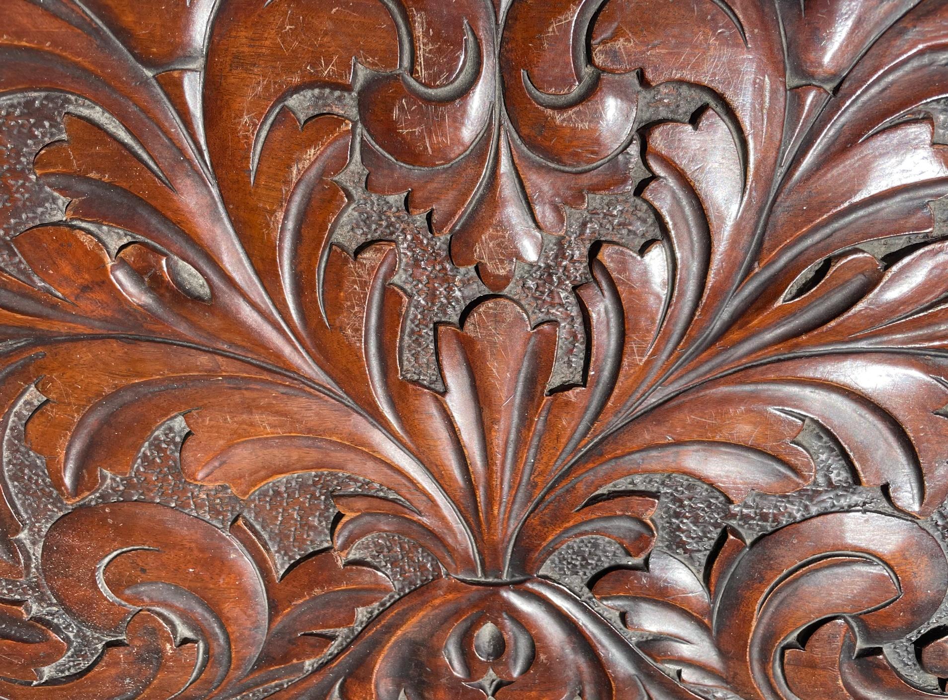 Coffre à couvertures en bois sculpté de style néo-baroque du 19ème siècle en vente 4
