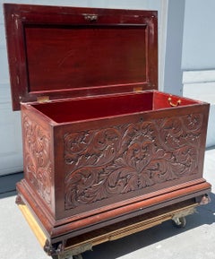 Cassapanca per coperte in legno intagliato del XIX secolo in stile revival barocco