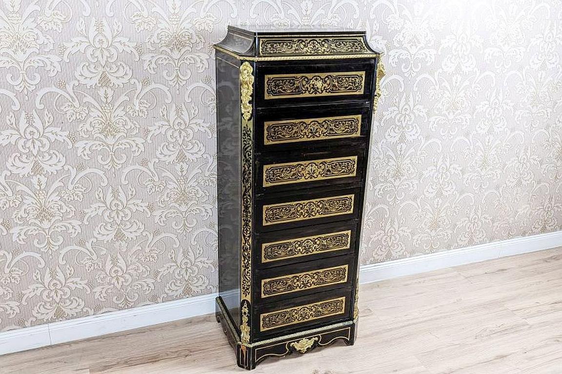 19th-Century Baroque Revival Inlaid Dresser in the Boulle Type

We present you this 19th century dresser, inspired by the 17th-century Baroque furniture in the Boulle style.
The whole piece is covered in brass inlays. It hides seven decorative