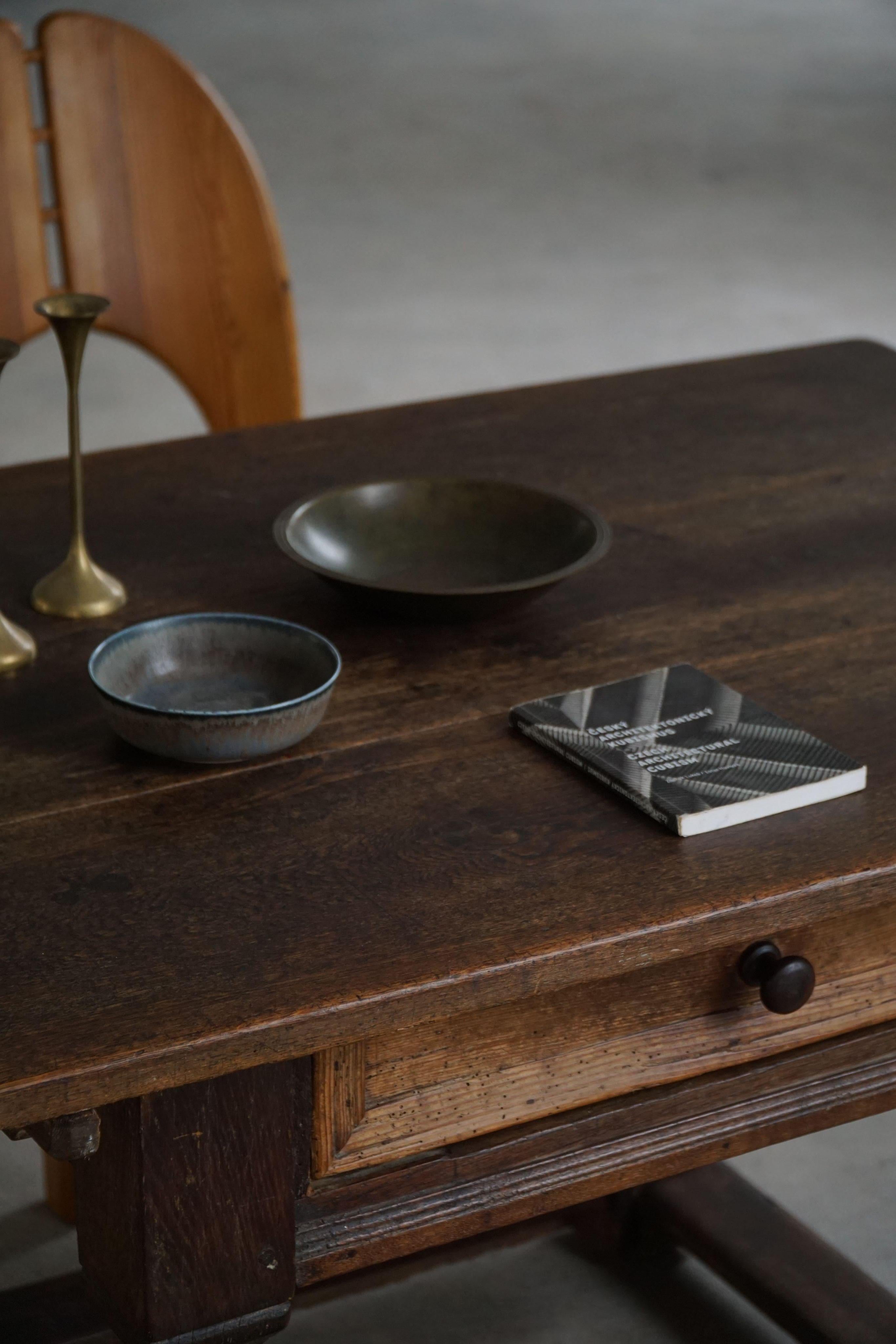 Sculpté à la main Table d'appoint / d'appoint baroque en Oak, 19e siècle, ébénisterie danoise, années 1800 en vente