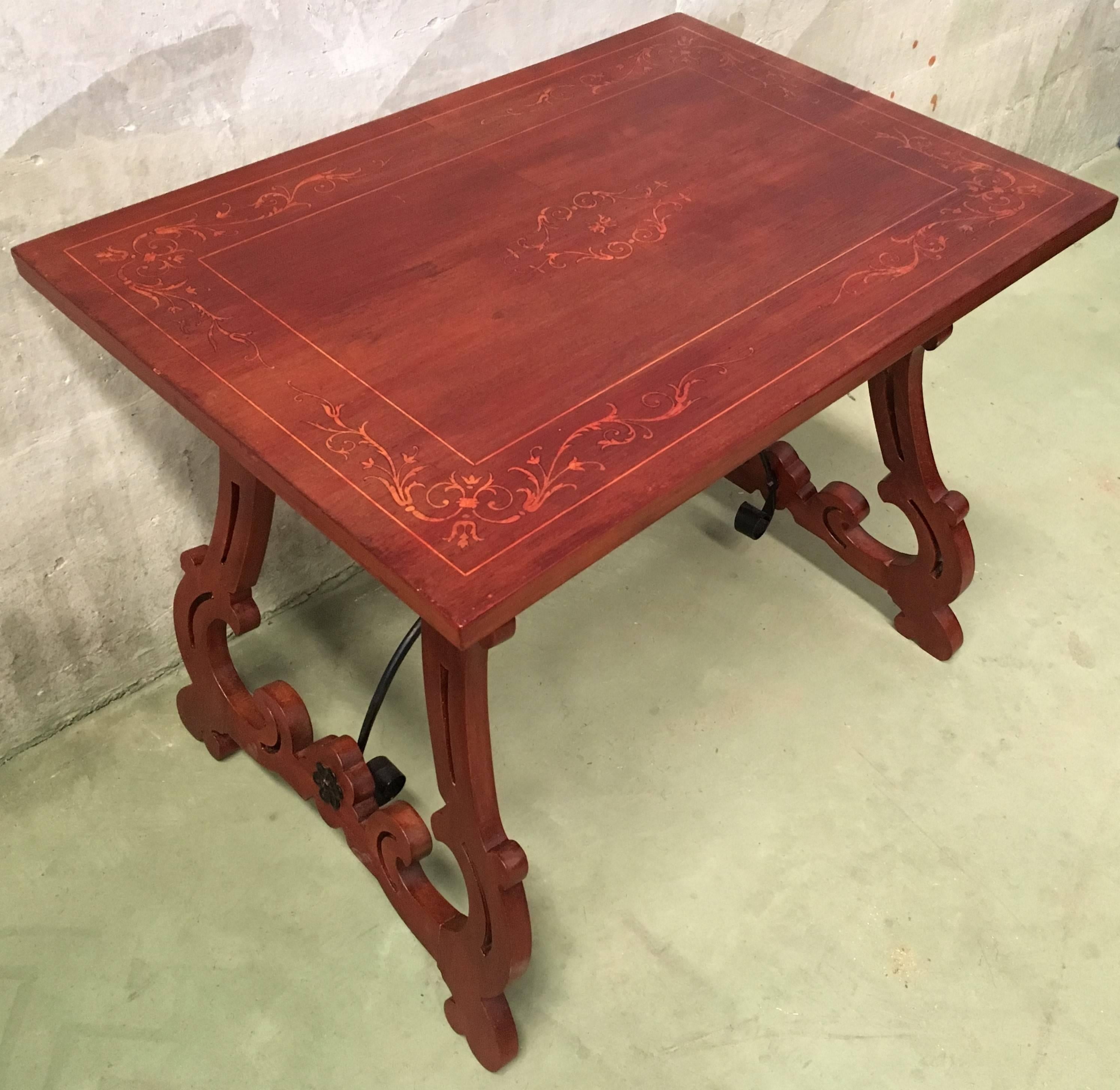 19th century Spanish trestle table in mahogany. This piece has a great scale, lovely carved lyre legs and beautiful marquetry top. . This table could be used as an end table, nightstand, side table, or small desk.
Perfectly restored.