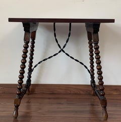 table d'appoint espagnole baroque du 19ème siècle avec plateau en marqueterie & Pieds tournés