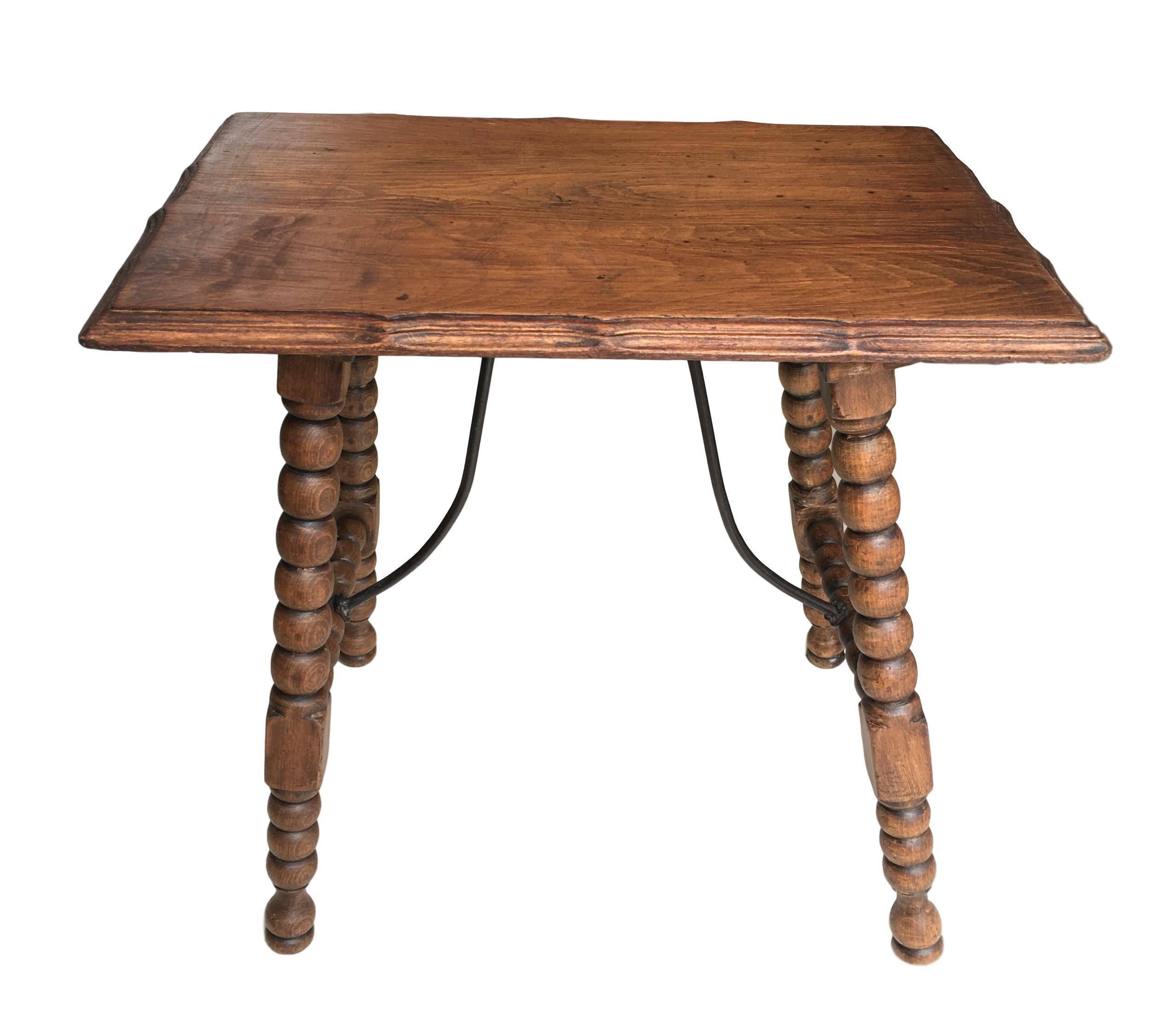 19th Century Baroque Spanish Side Table, End Table In Excellent Condition In Miami, FL