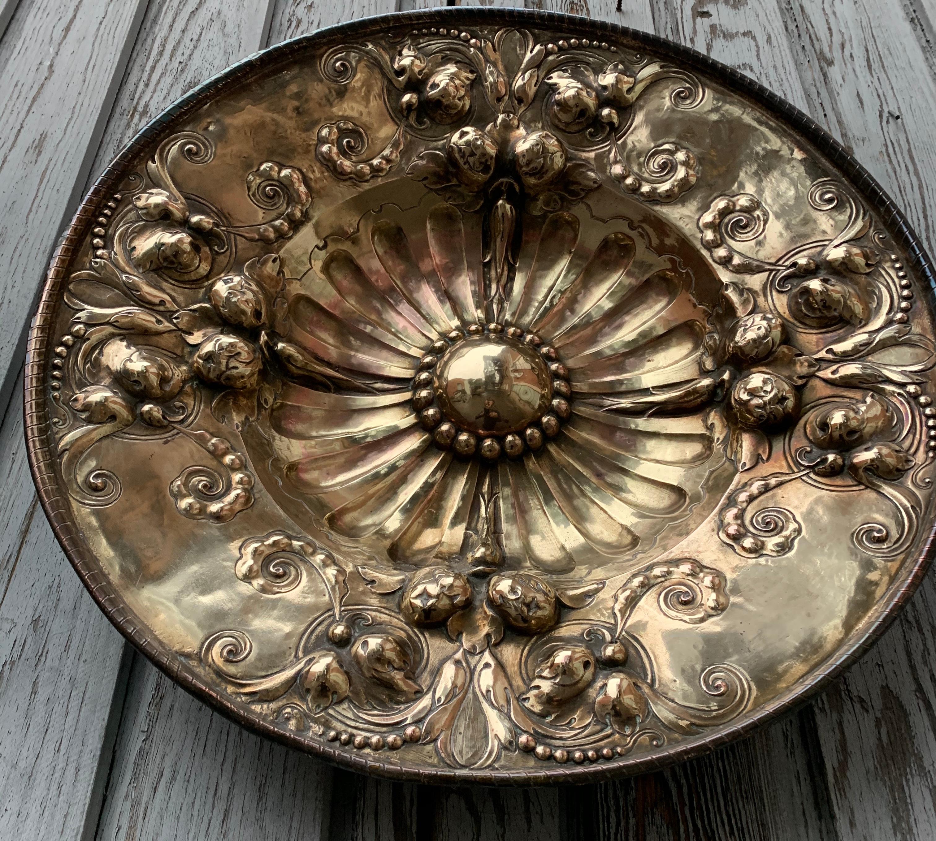 18th Century Baroque Style Baptismal Charger in Brass In Good Condition For Sale In Haddonfield, NJ