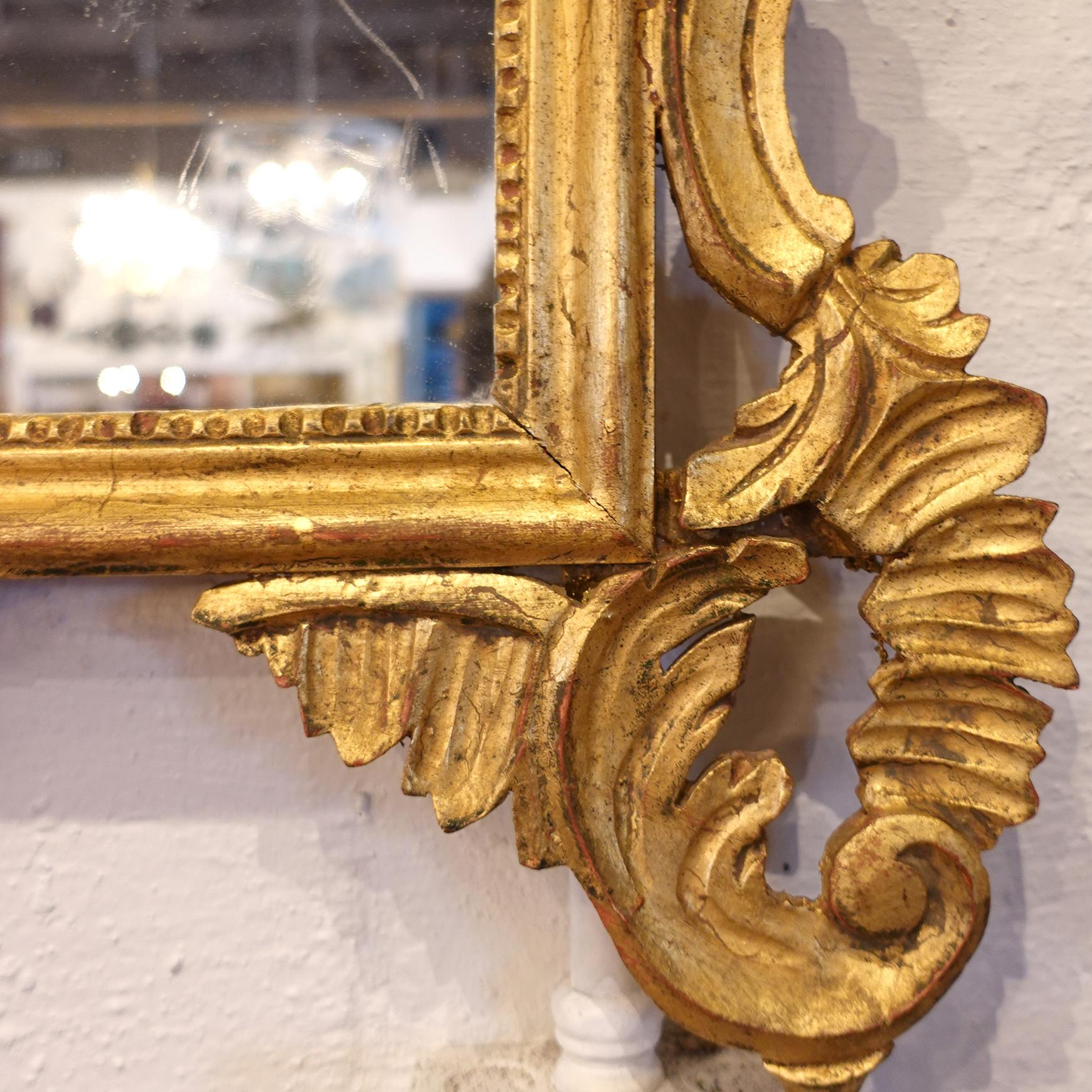 Miroir en bois doré de style baroque du 19e siècle

Anonyme
Europe ; 19e siècle
Bois doré, verre

Taille approximative :  56 (h) x 29 (l) x 2 (p) po.

Cet imposant miroir en bois doré, probablement du XIXe siècle, proclame sa conception
