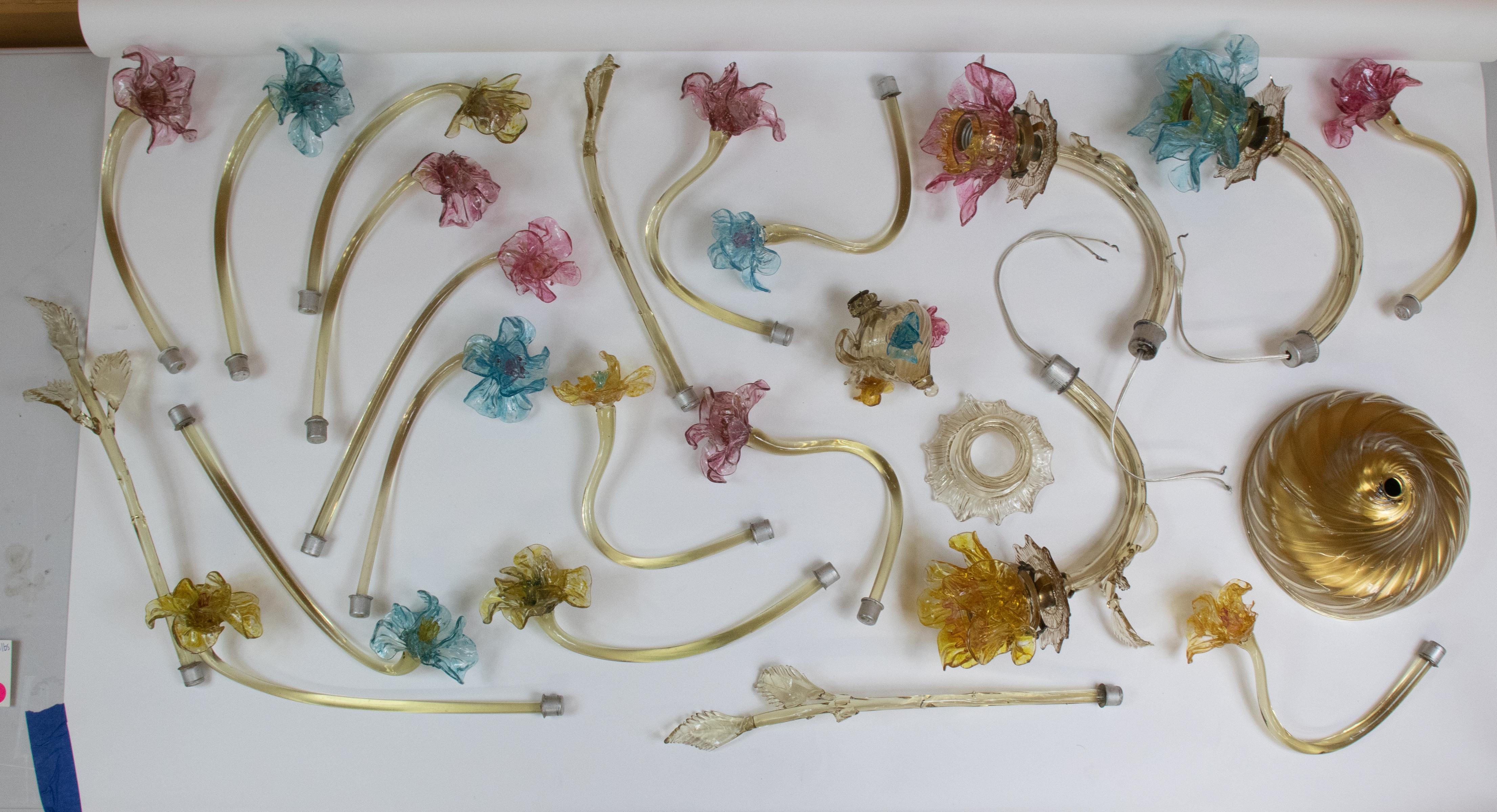 Lustre de Murano de style baroque du 19ème siècle à fleurs traditionnelles en vente 1