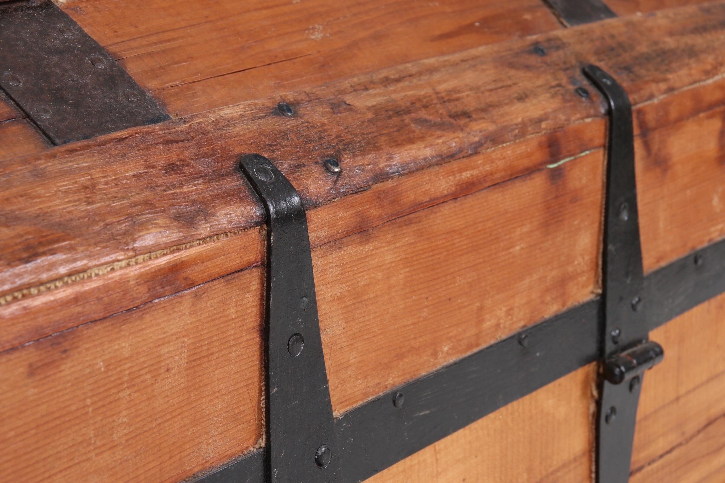 American 19th Century Barrel-Stave Steamer Trunk For Sale