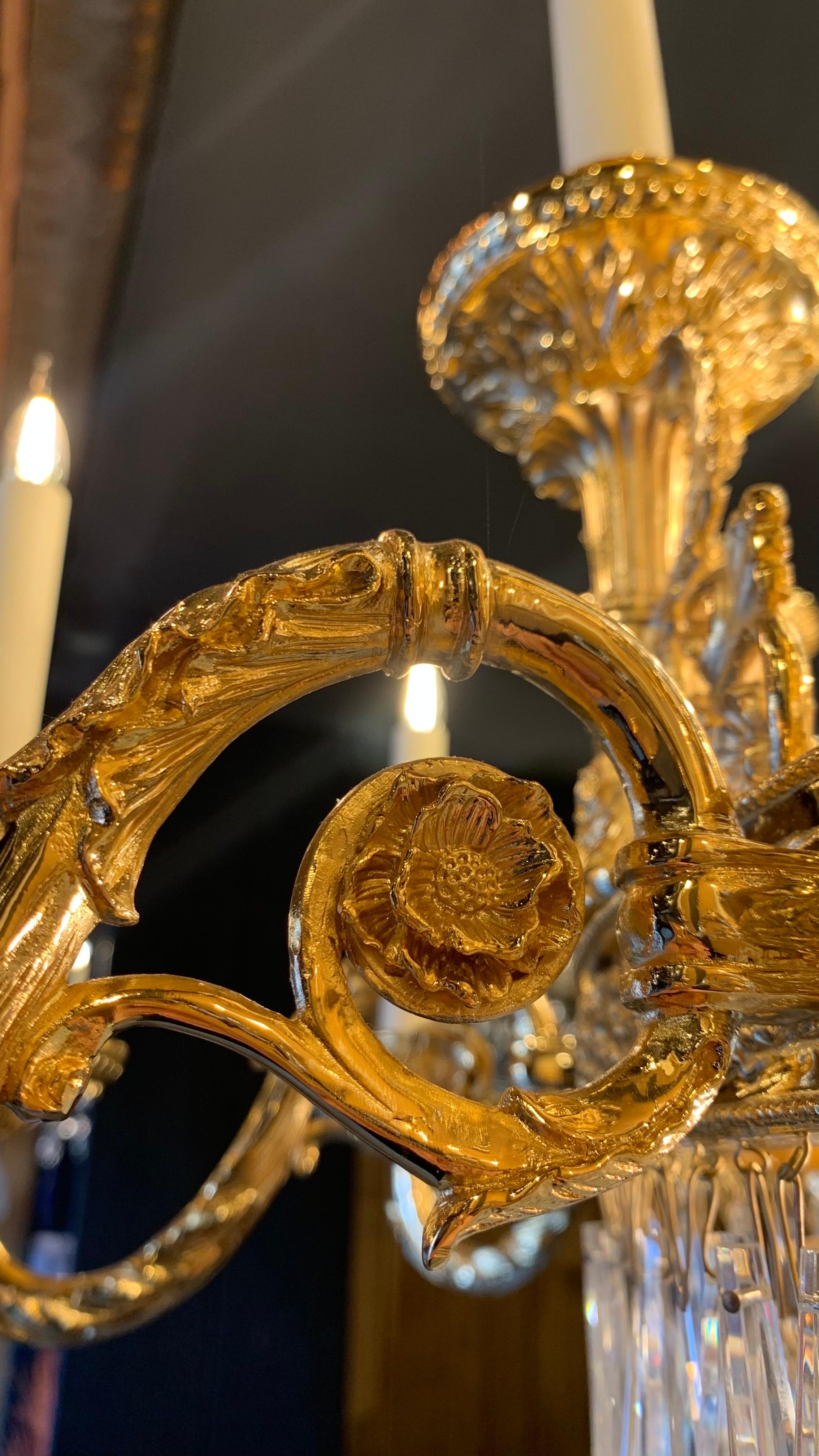 Napoléon III Lustre panier du XIXe siècle avec 36 lampes en bronze doré et cristal 24 carats en vente