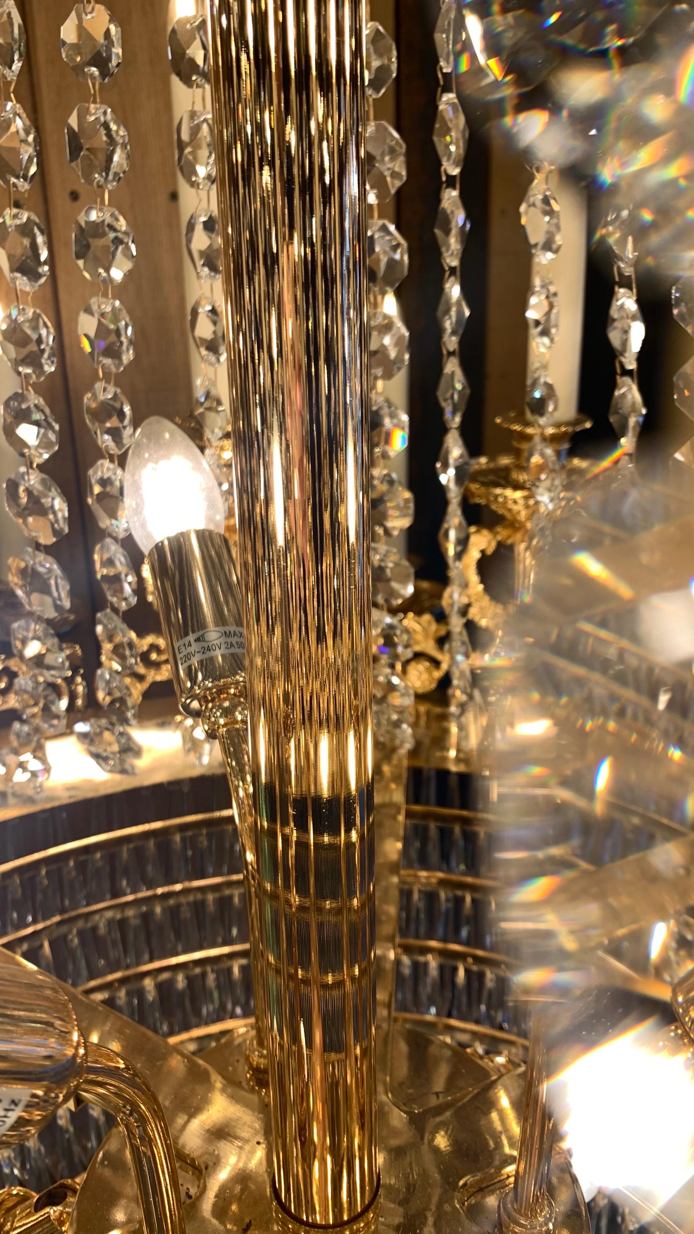 Lustre panier du XIXe siècle avec 36 lampes en bronze doré et cristal 24 carats en vente 2