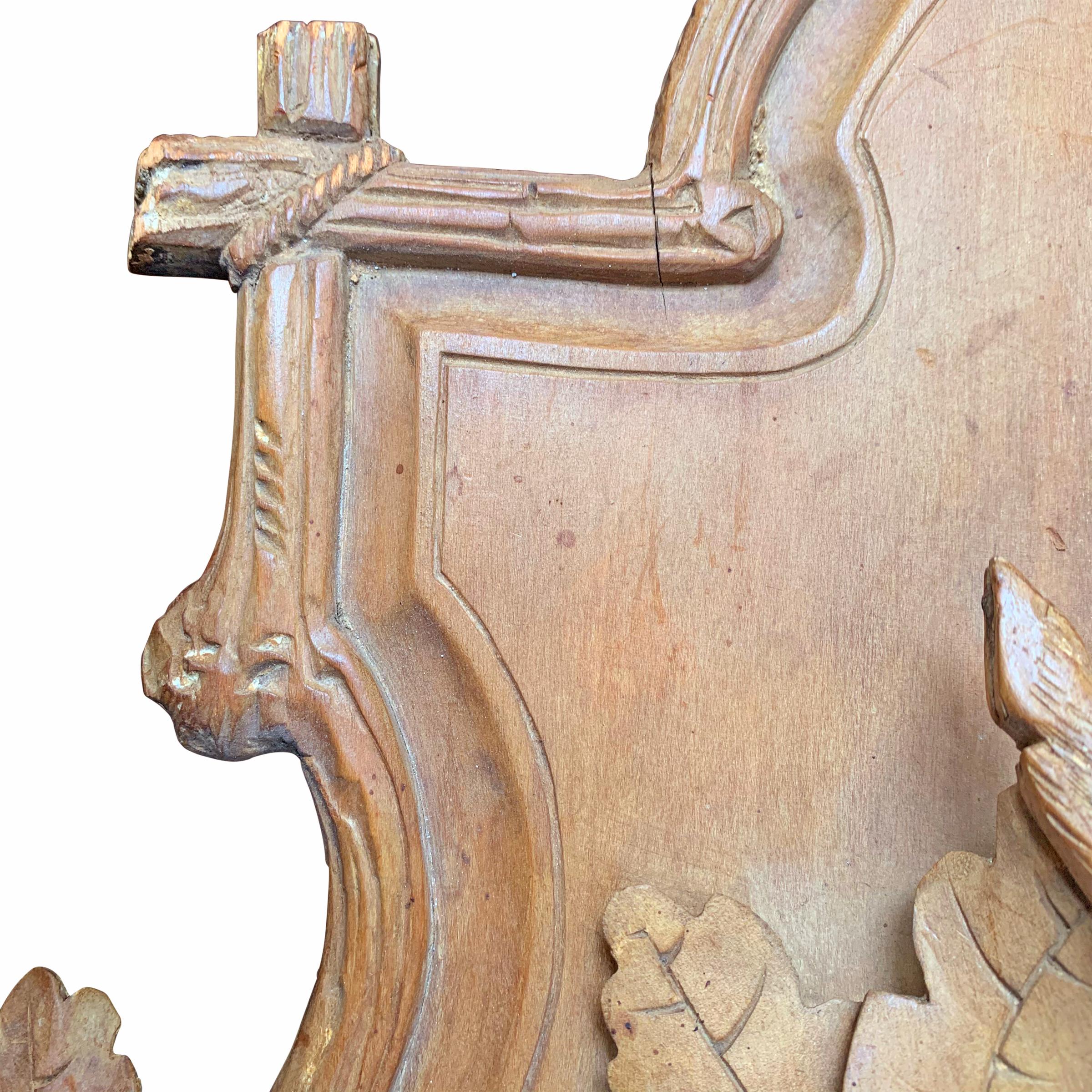 Legno di alberi da frutto Targa di caccia bavarese del XIX secolo in vendita