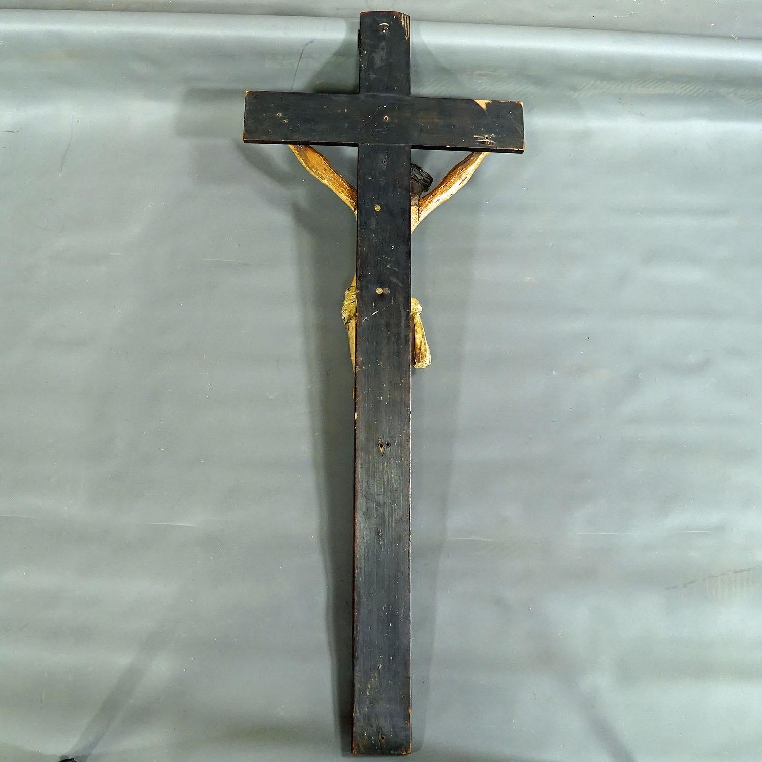 19th Century Bavarian Wooden Carved Crucifix For Sale 7